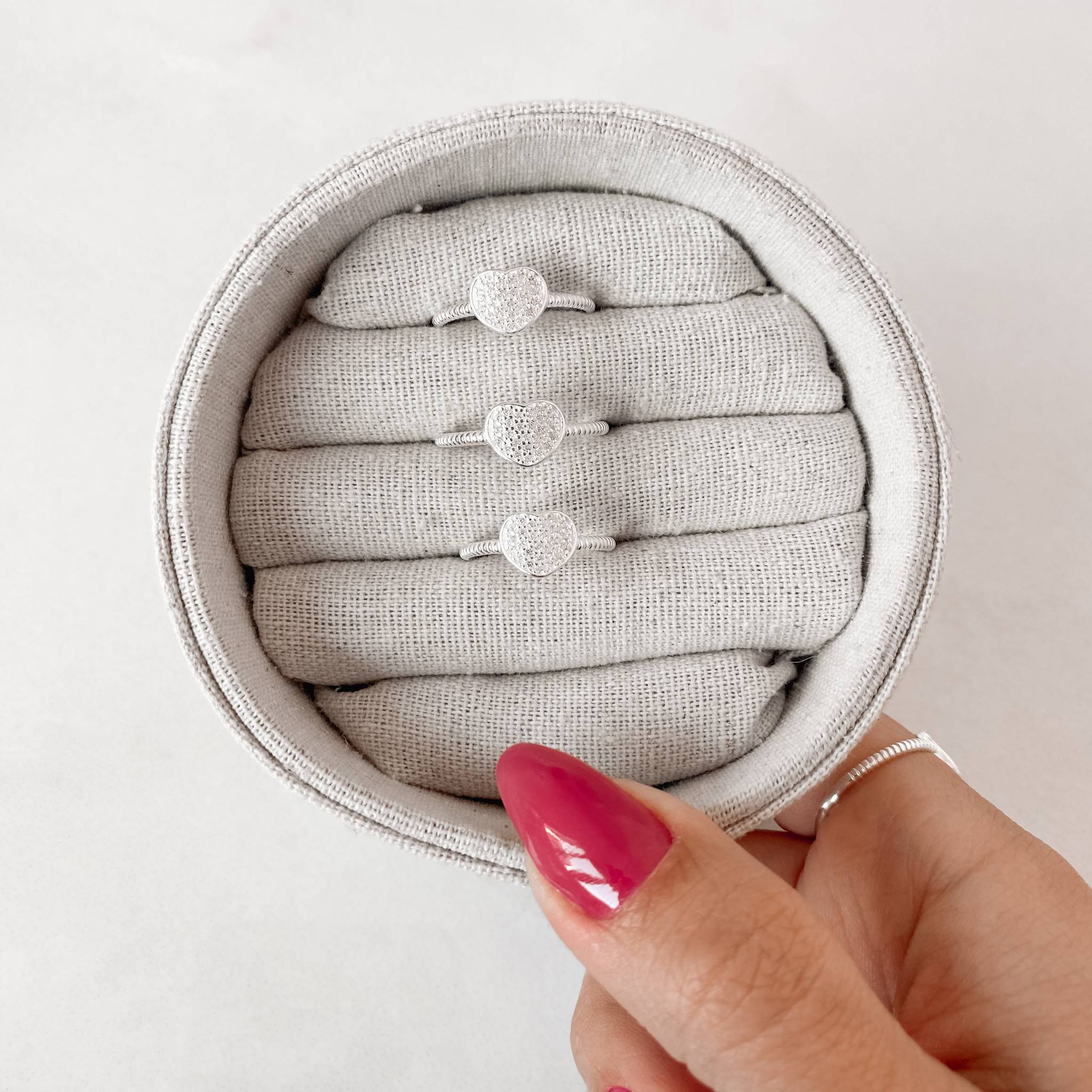 Imagem Secundária Anel torcido coração cravejado