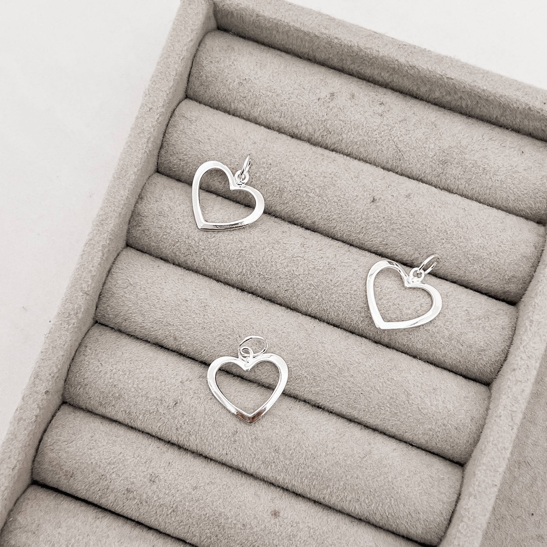 Imagem Secundária Pingente coração vazado 14mm