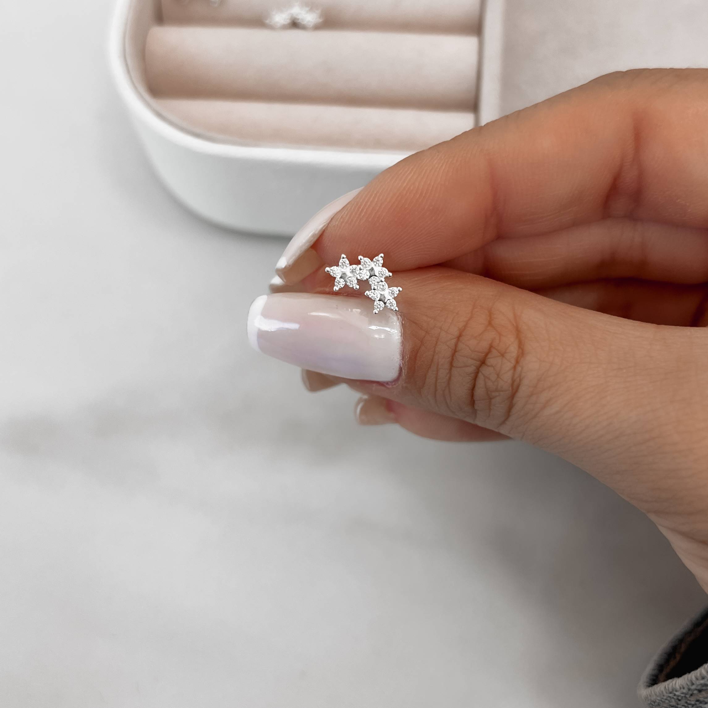 Piercing haste estrelas pontas cravejadas 10mm