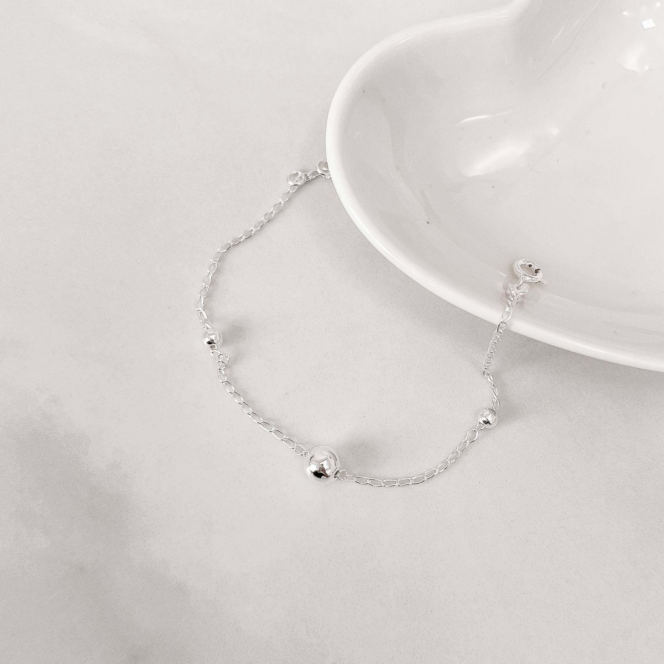 Imagem Pulseira entremeio bolas 4 e 7mm corrente cadeado