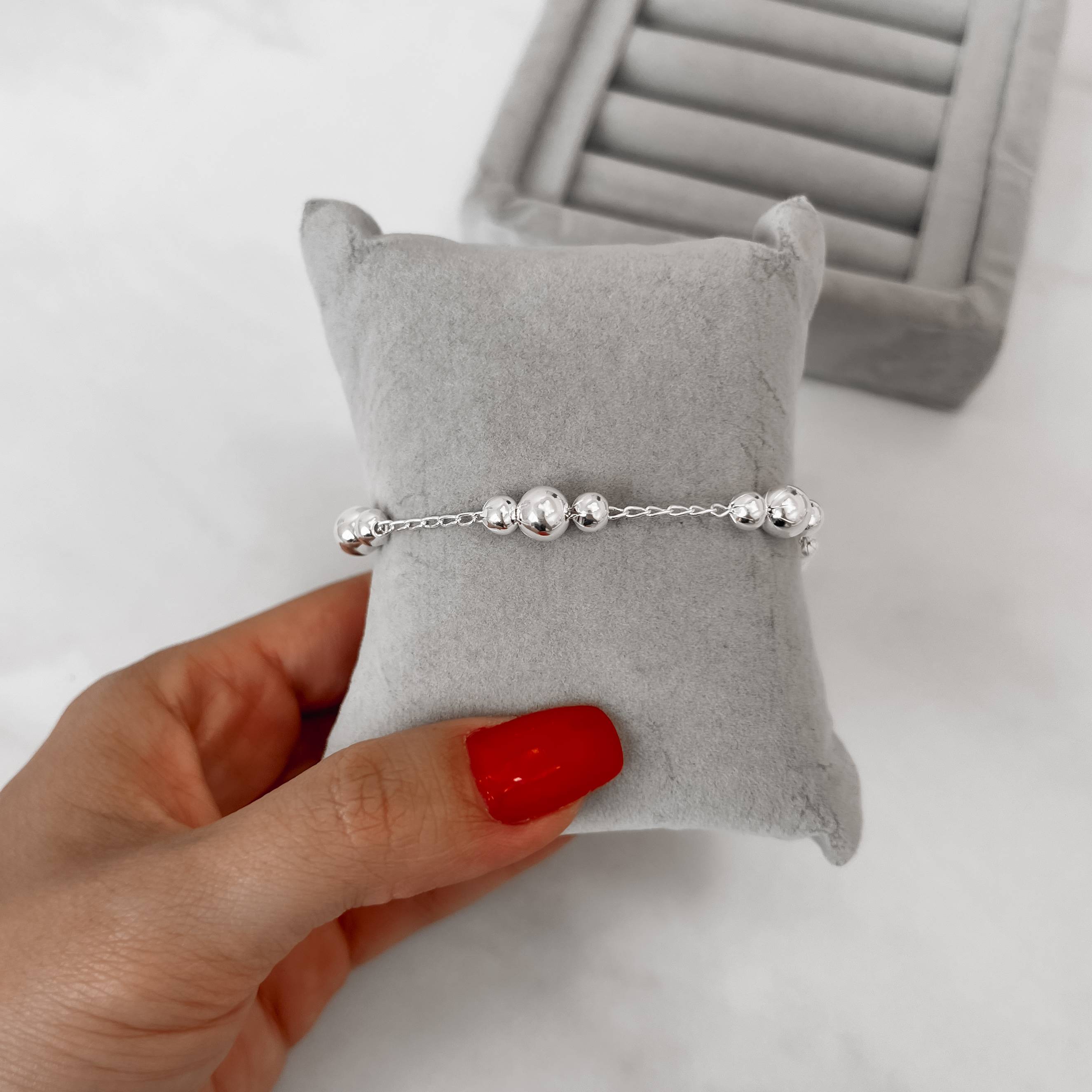 Imagem Secundária Pulseira entremeio bolas 5 e 7mm corrente cadeado