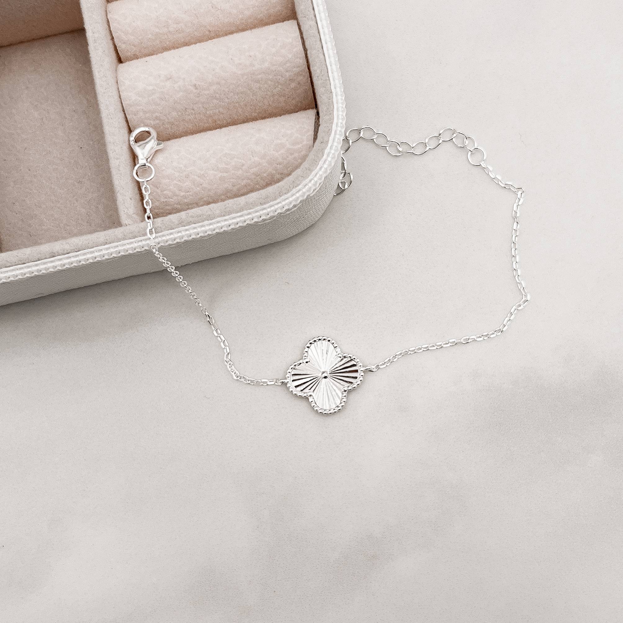 Imagem Secundária Pulseira entremeio trevo com vinco 14mm