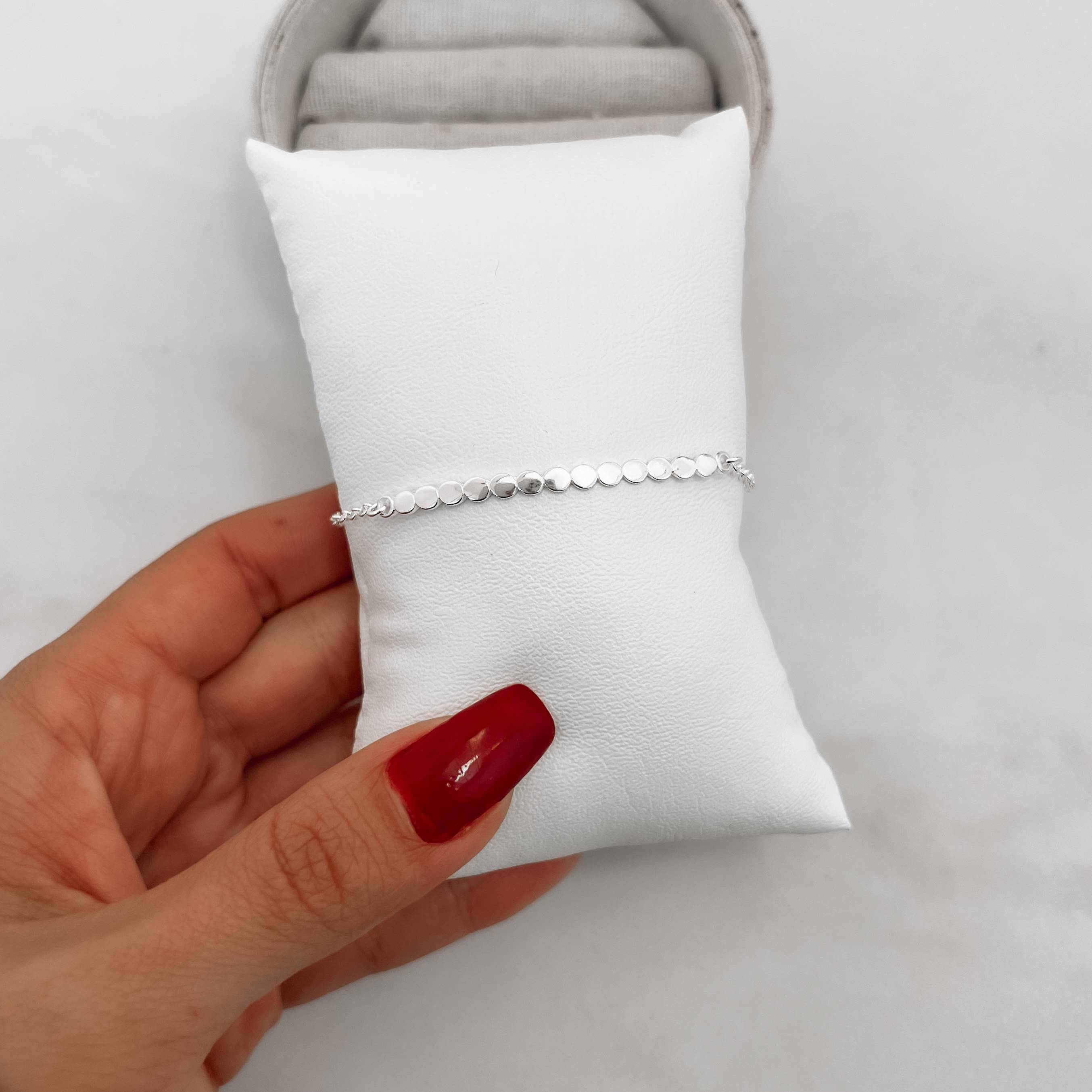 Imagem Pulseira entremeio fio rígido círculos