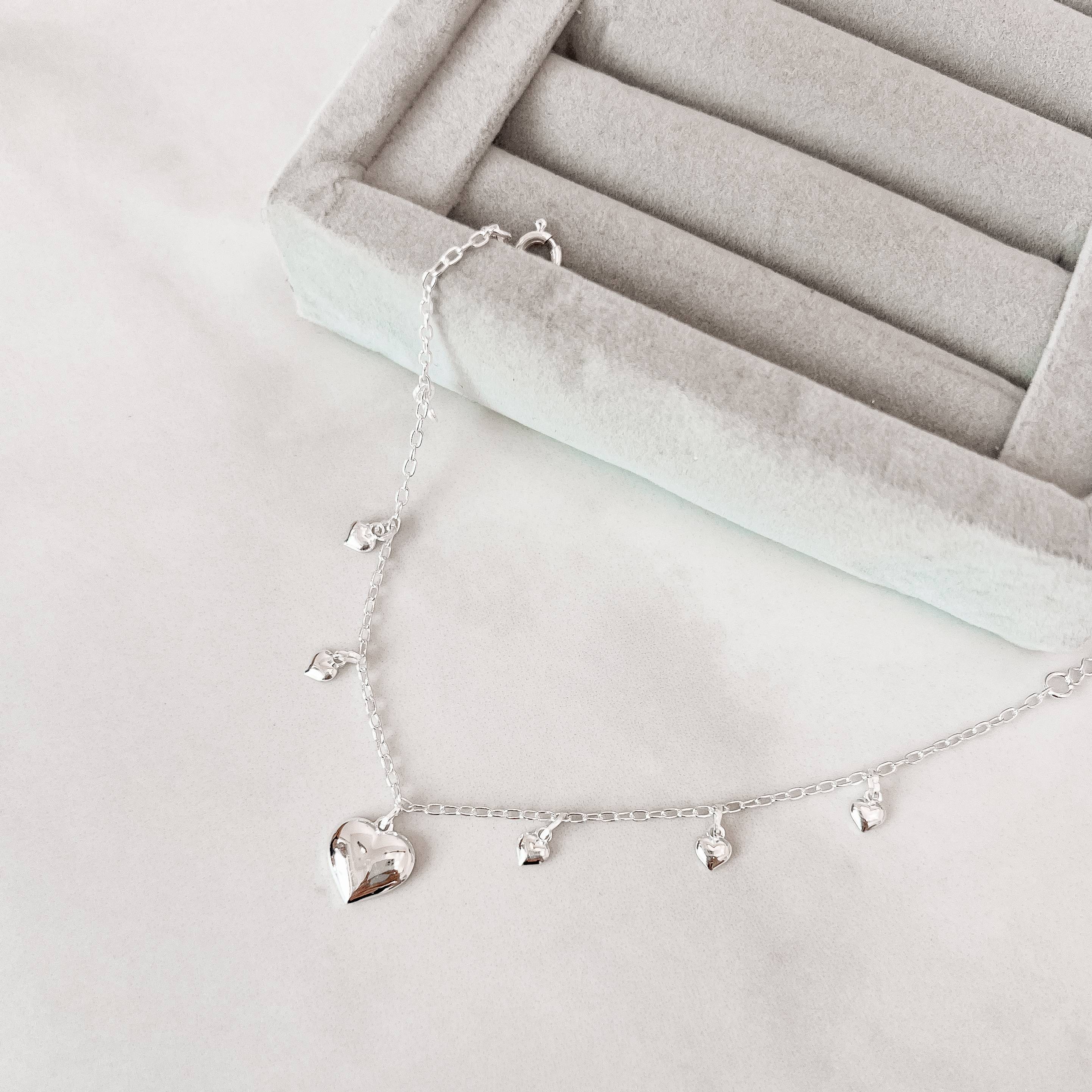 Imagem Secundária Pulseira pingentes coração 11mm e mini corações