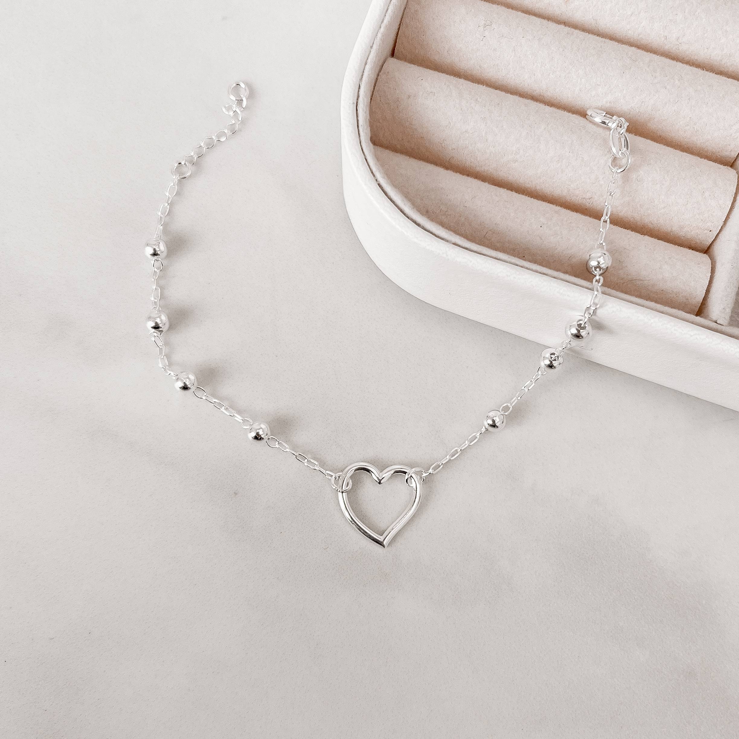 Imagem Secundária Pulseira bolas 4mm entremeio coração vazado