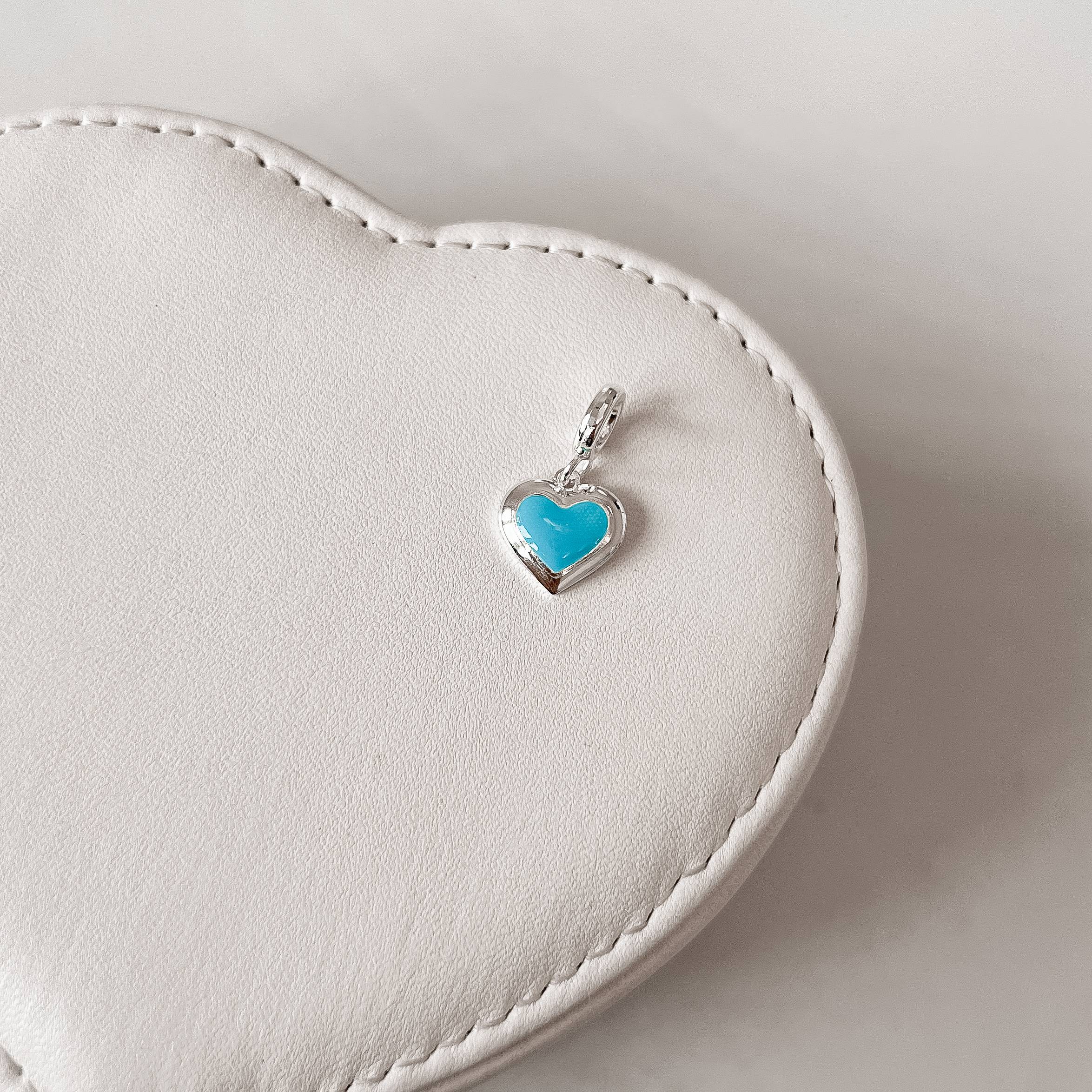 Imagem Secundária Berloque pingente coração resina azul 11mm