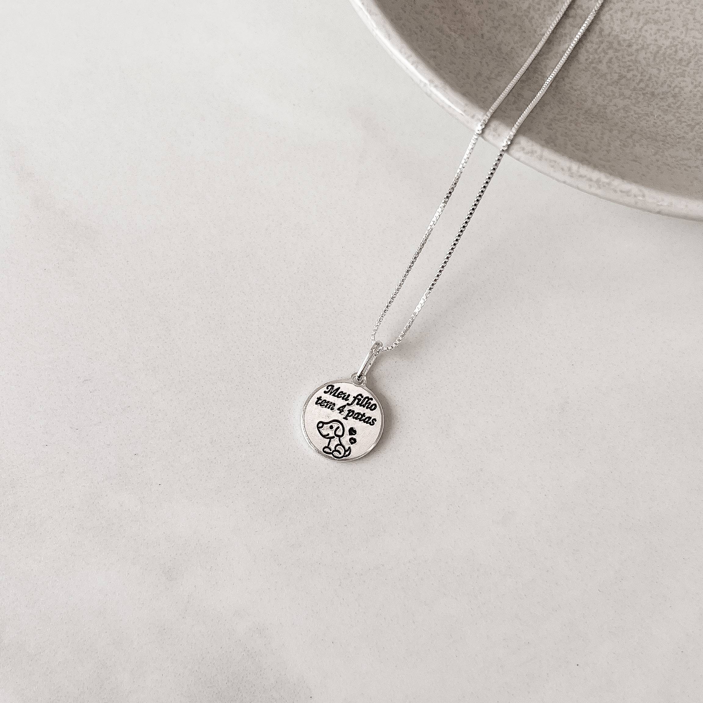 Colar pingente medalha Meu filho tem 4 patas cachorro resina 12mm 45cm