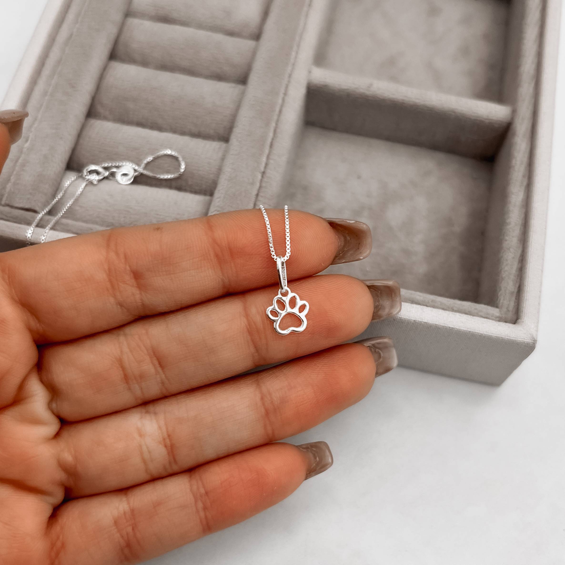 Colar pingente pata 8mm 40cm