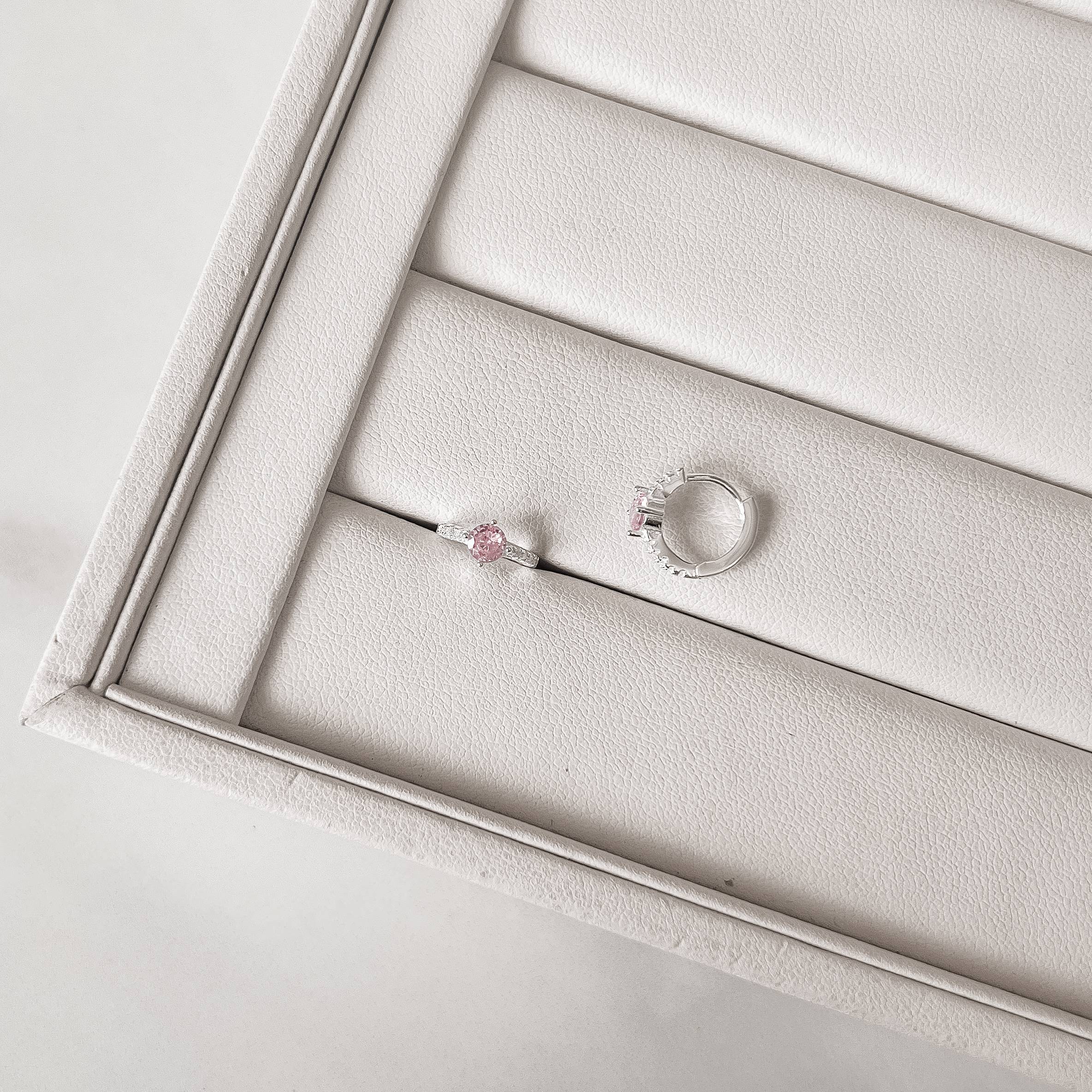 Argola click cravejada 11mm detalhe zircônia redonda rosa