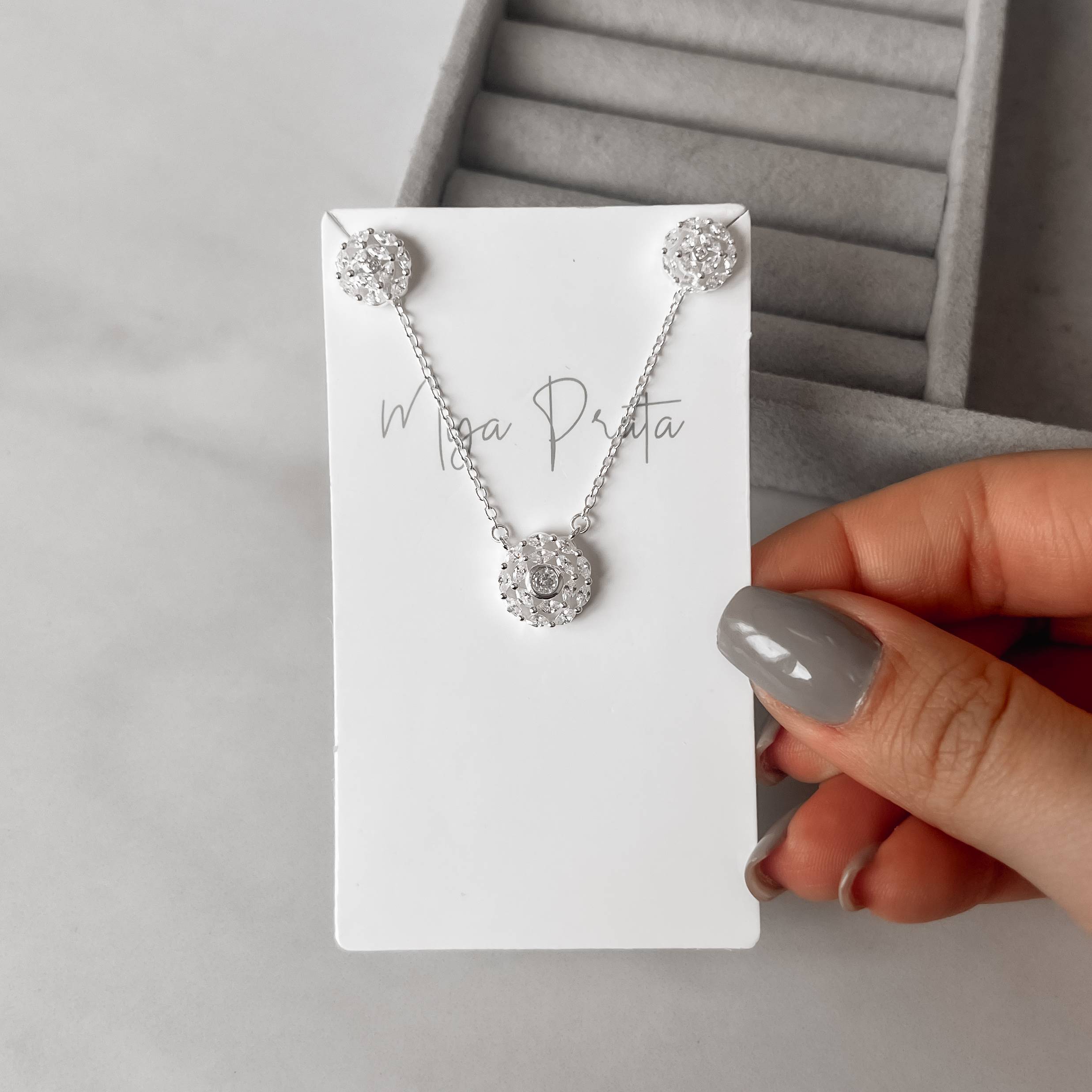 Imagem Secundária Conjunto brinco e colar flor cravejada 11mm corrente cadeado 40+5cm