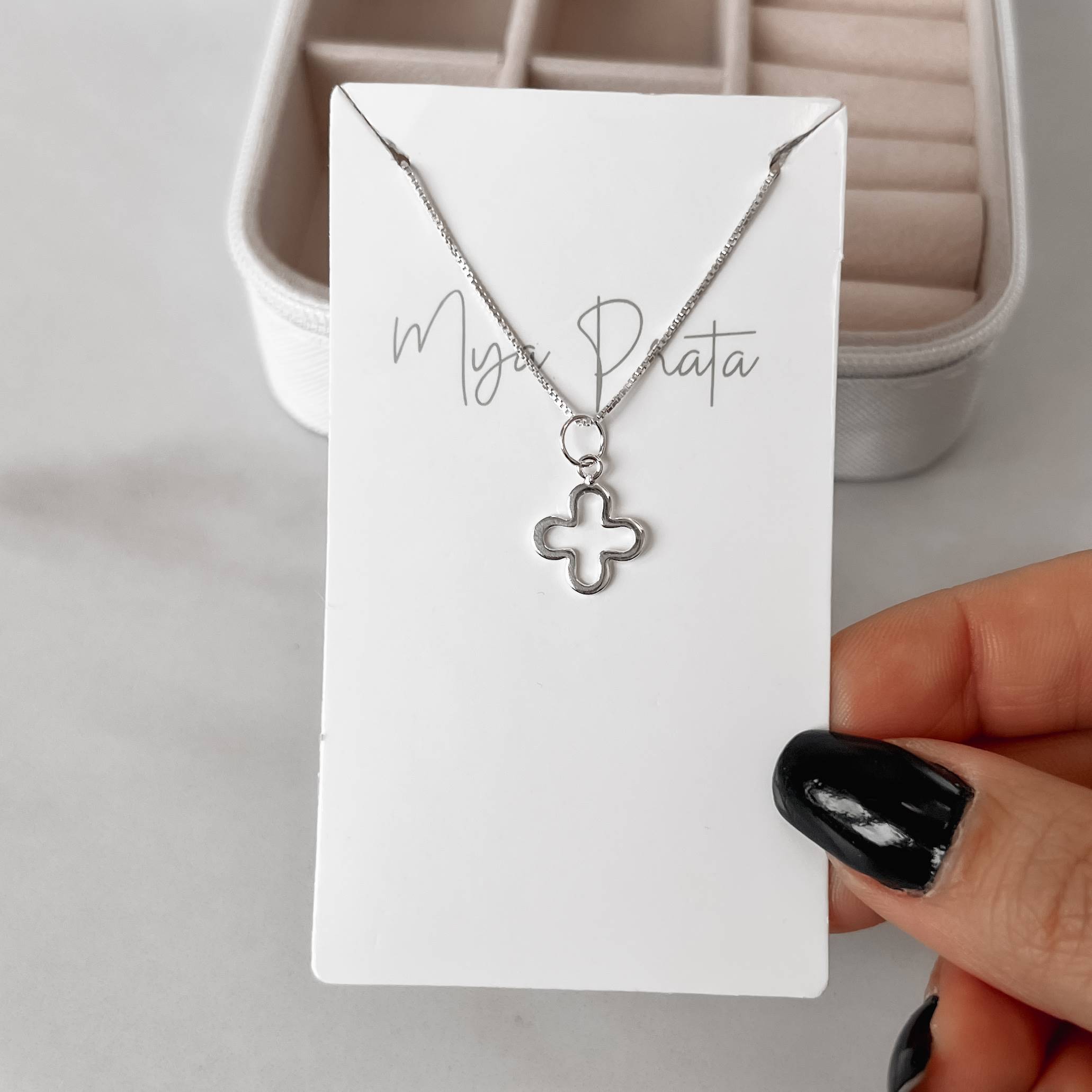 Imagem Colar pingente trevo vazado 11mm 45cm