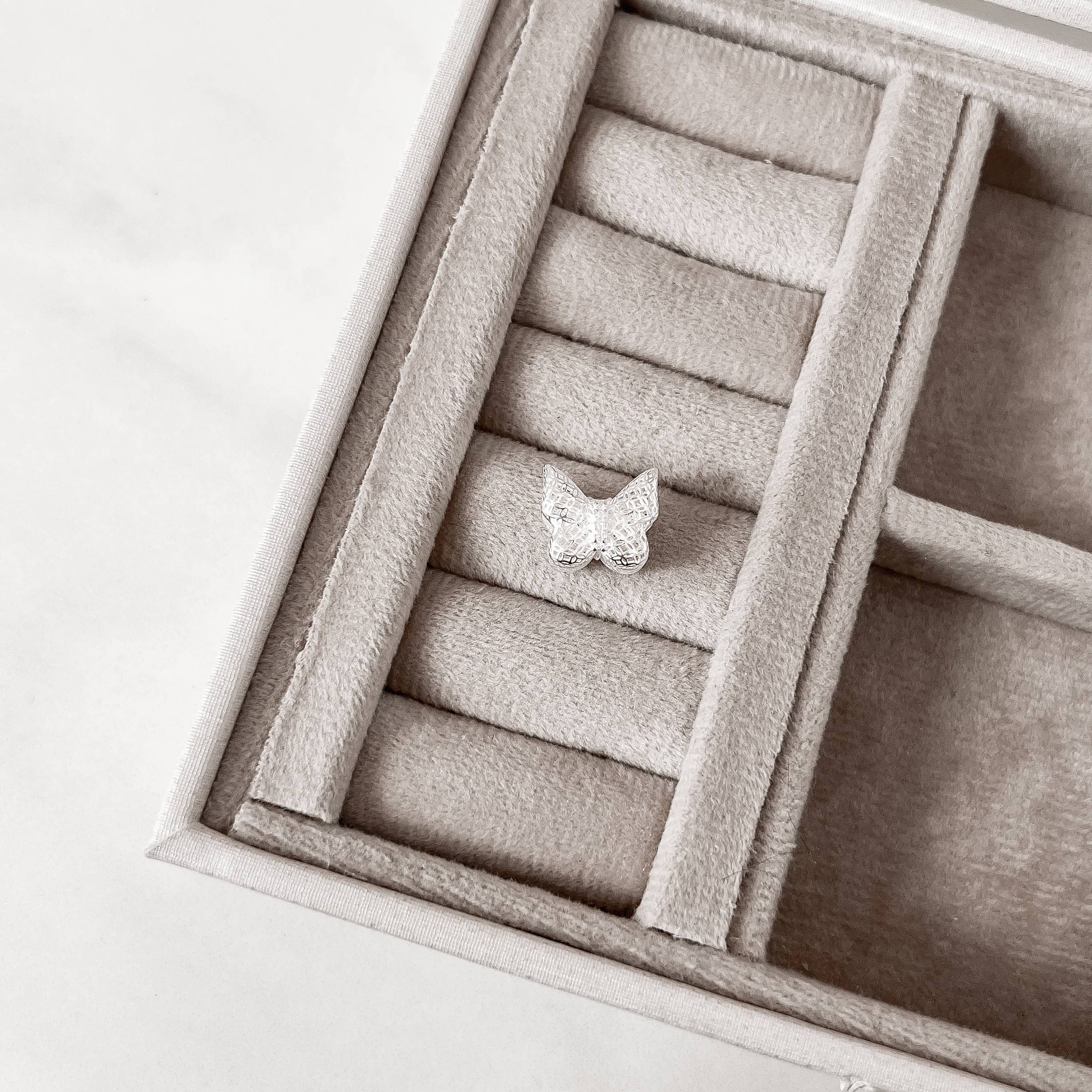 Imagem Secundária Berloque separador borboleta 3D com zircônias 13mm