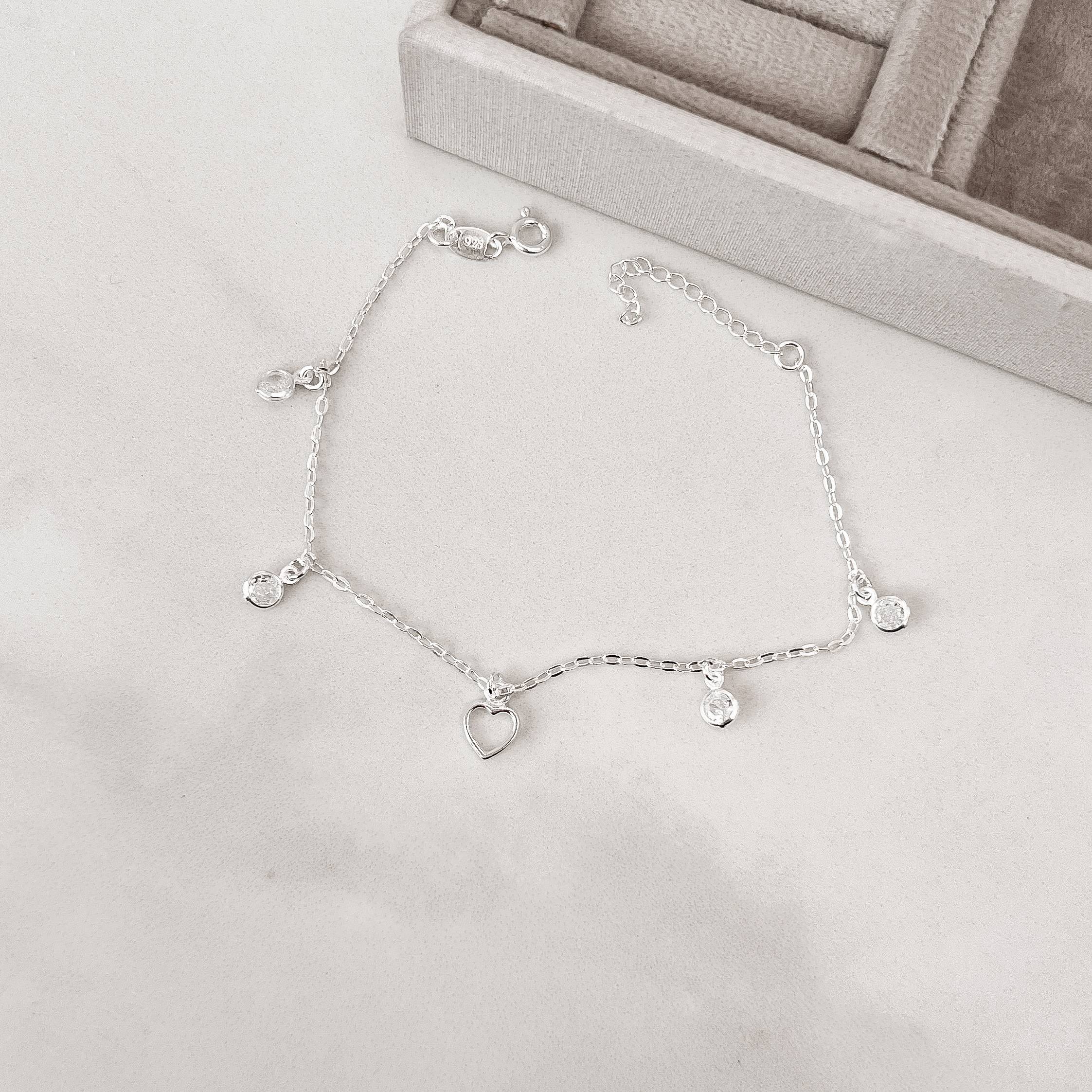 Pulseira pingentes coração vazado e zircônias 5mm corrente cadeado