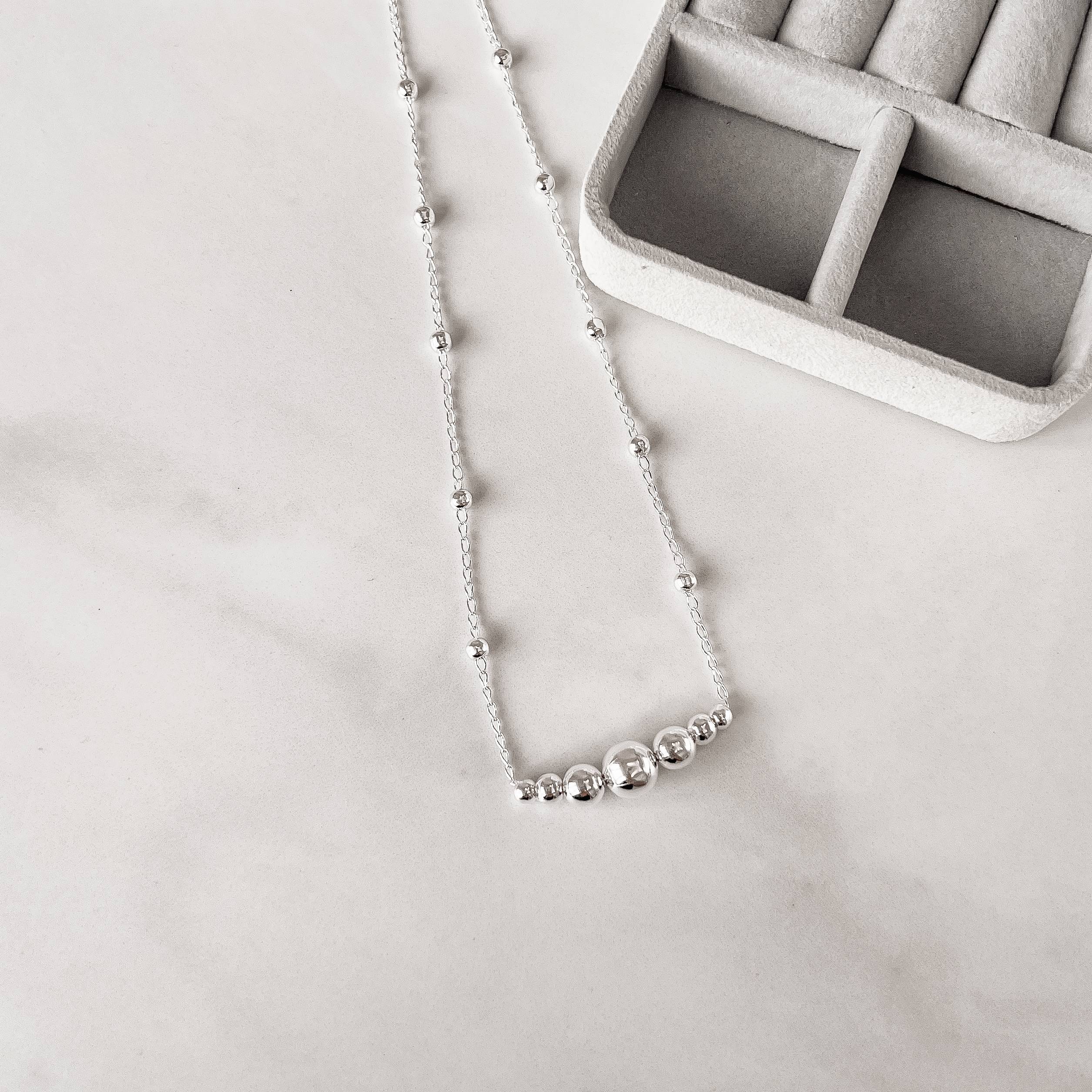 Imagem Colar entremeio bolas 4, 5, 7 e 9mm 45cm