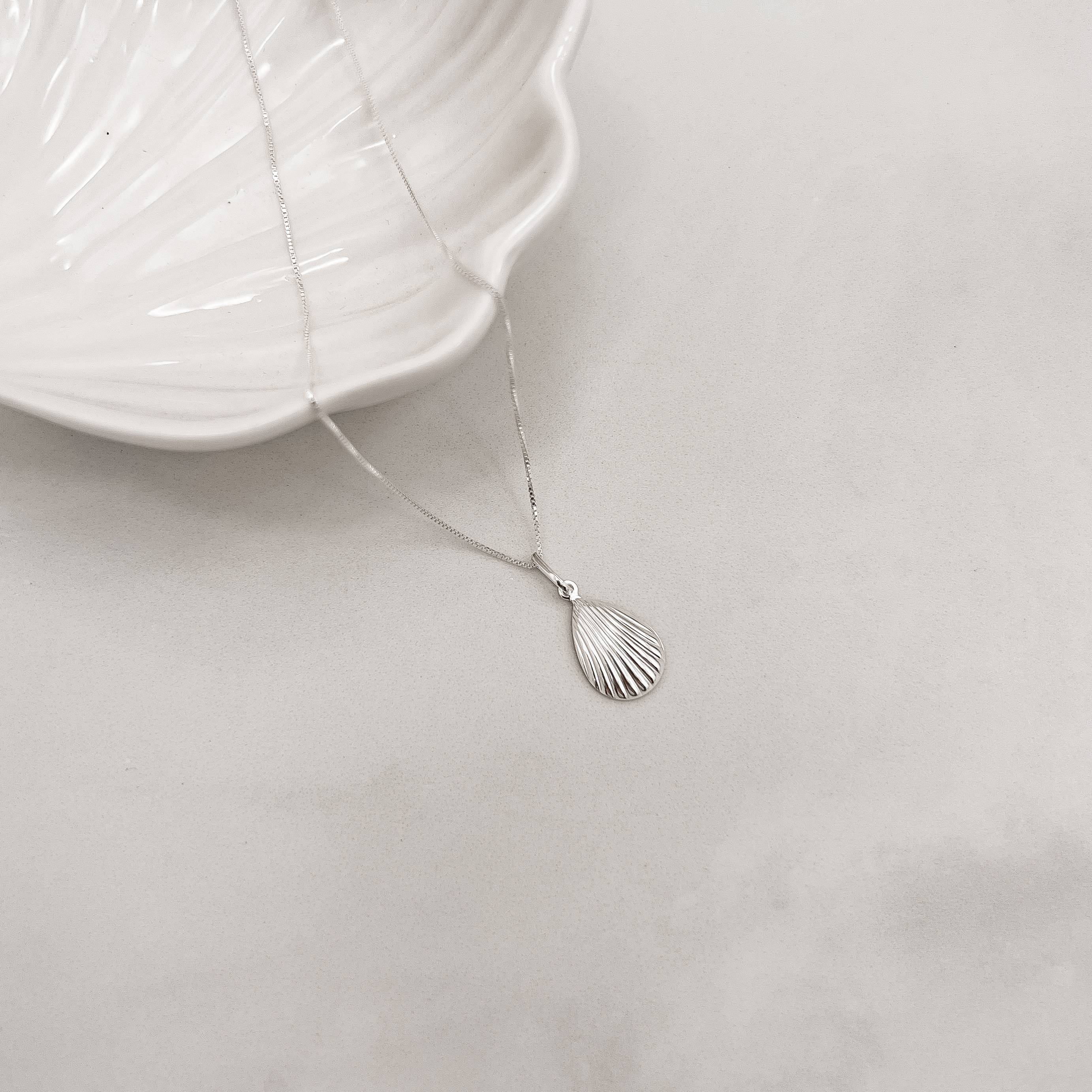 Imagem Colar pingente gota com vinco 16mm 45cm