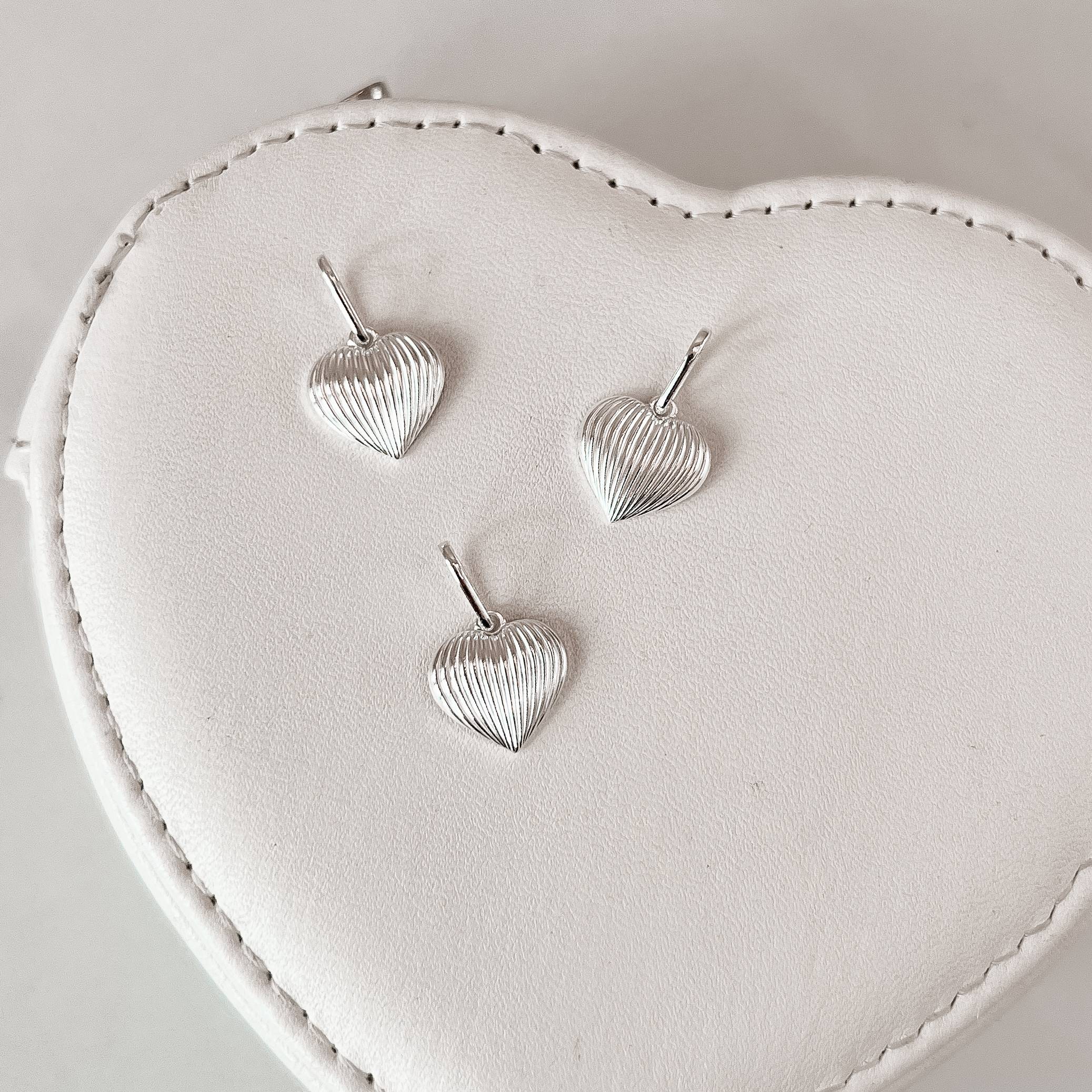 Pingente coração com vinco 11mm