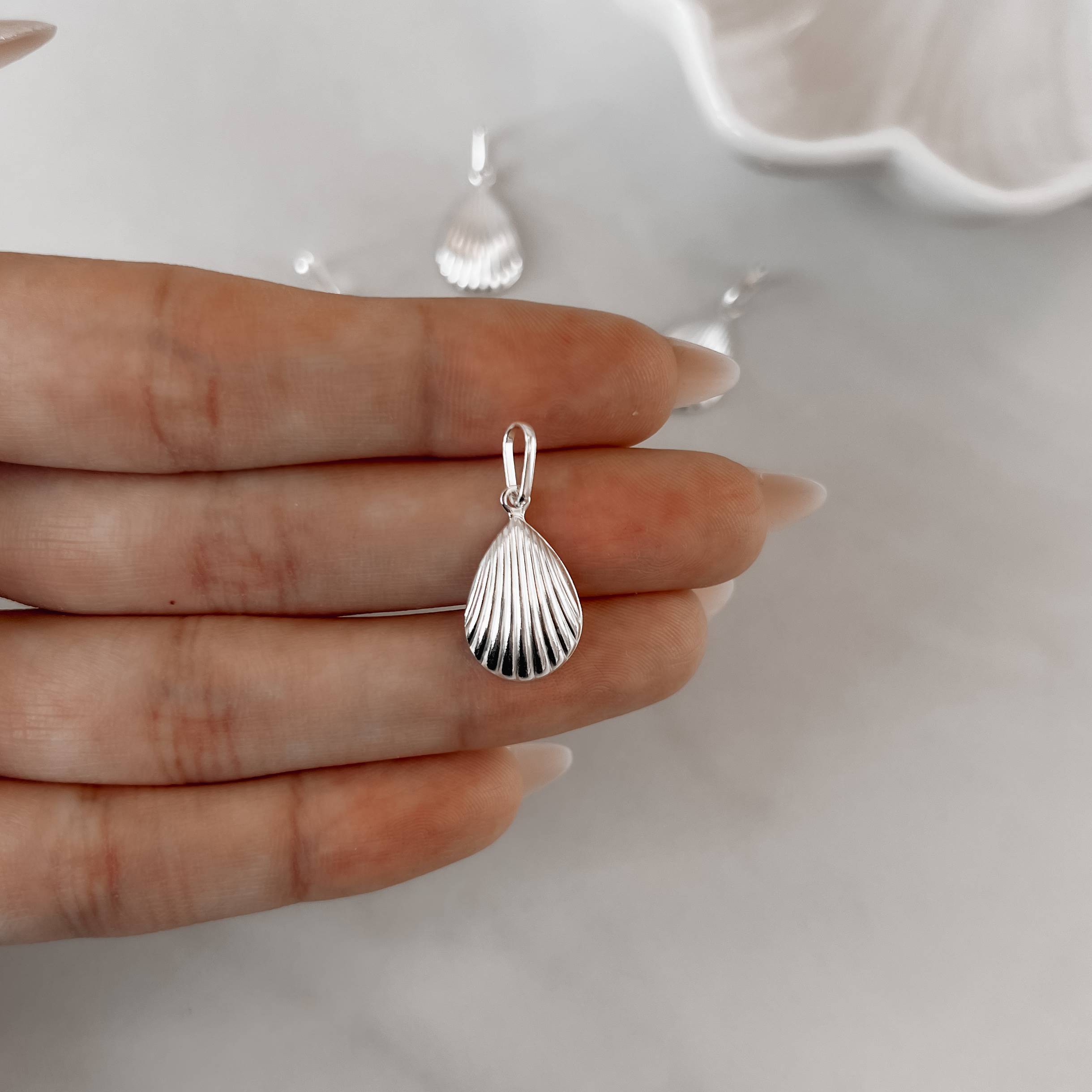 Imagem Secundária Pingente gota com vinco 16mm