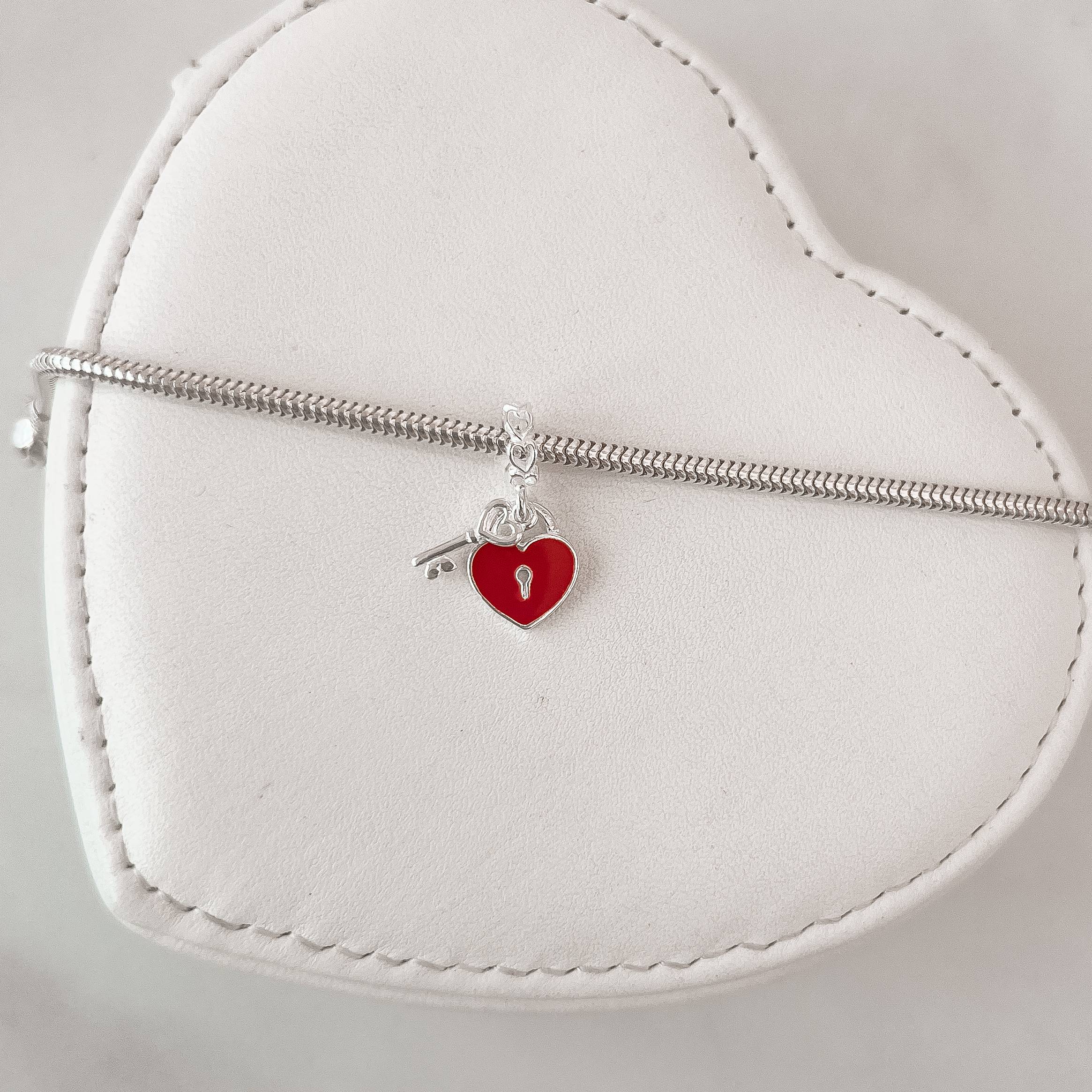 Imagem Berloque pingentes cadeado coração resina e chave