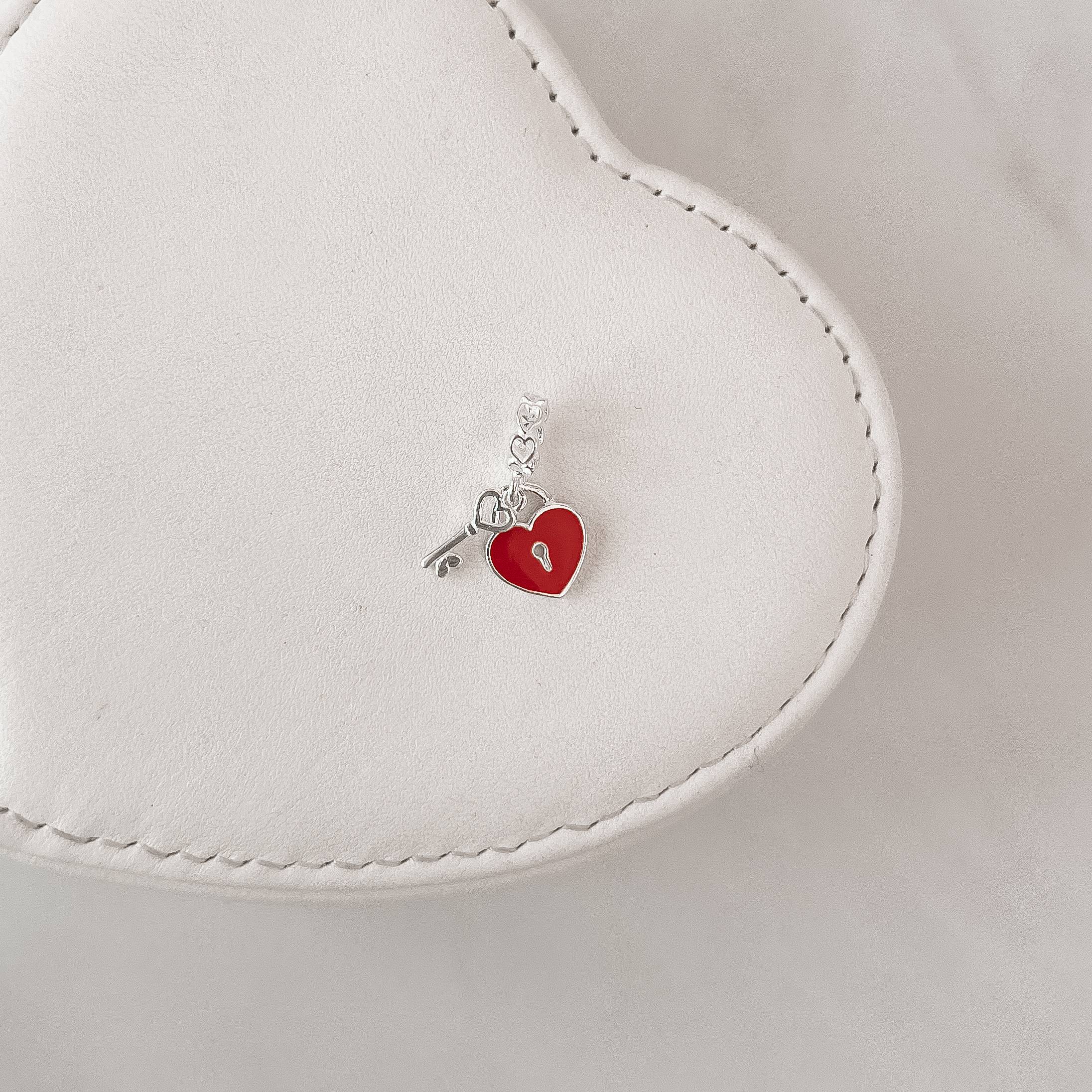 Imagem Secundária Berloque pingentes cadeado coração resina e chave