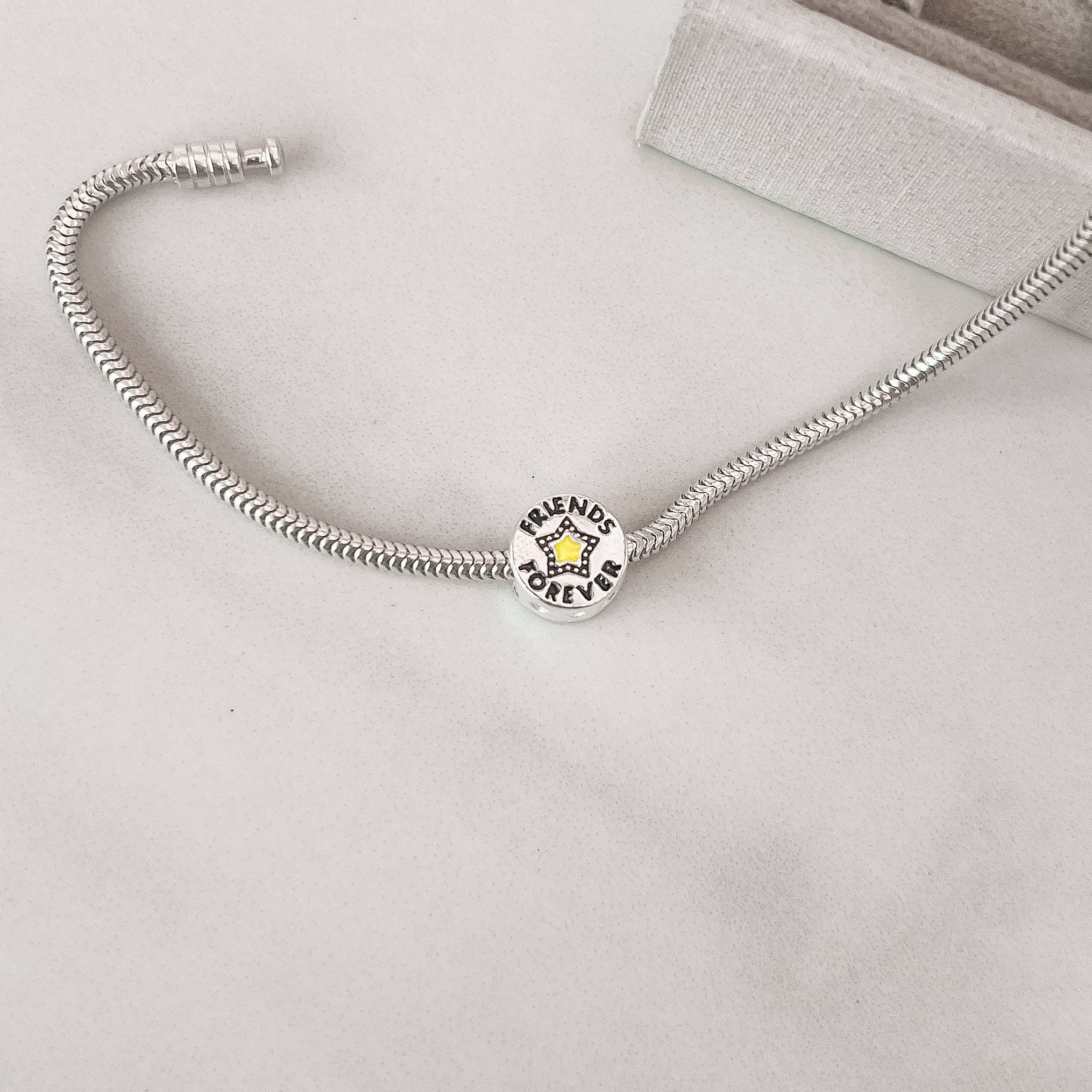 Berloque separador friends forever resina 10mm detalhe corações vazados