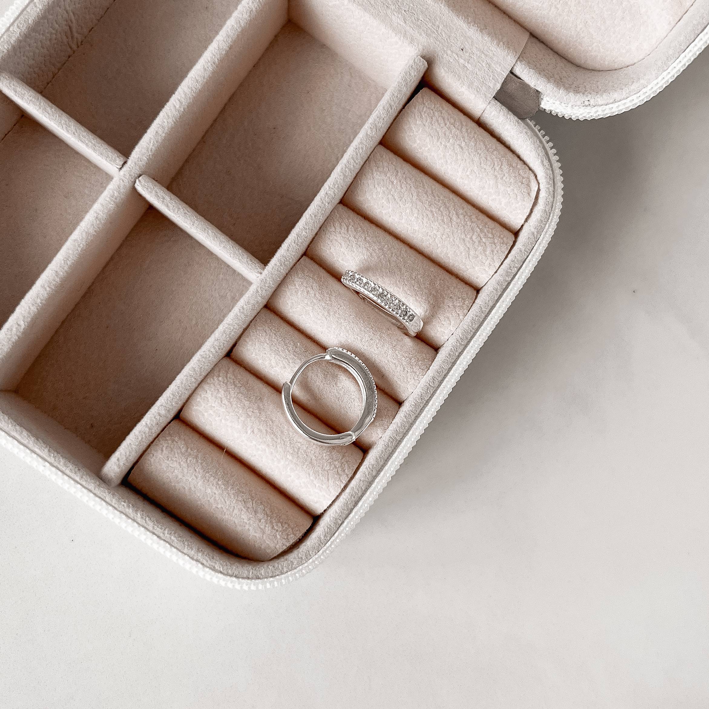 Argola redonda click 16mm cravejada