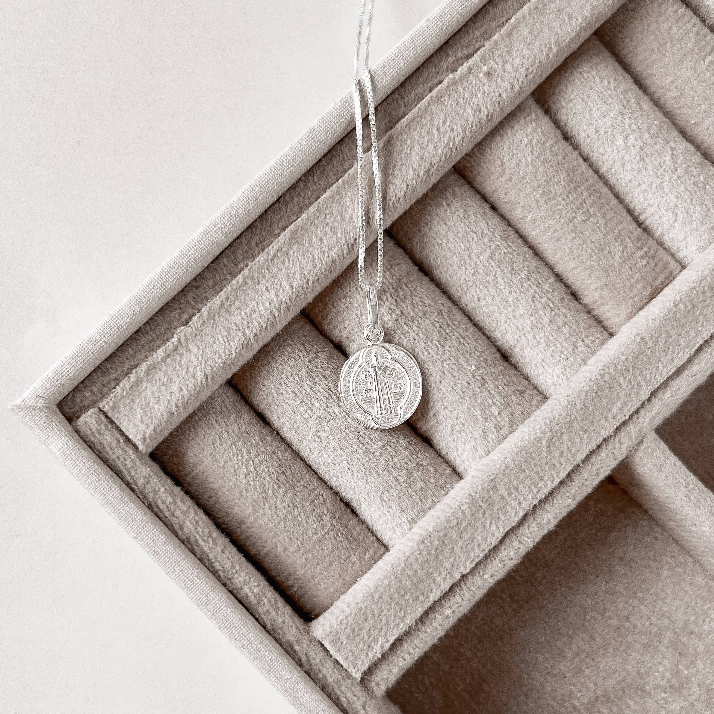 Colar pingente medalha São Bento 12mm 45cm