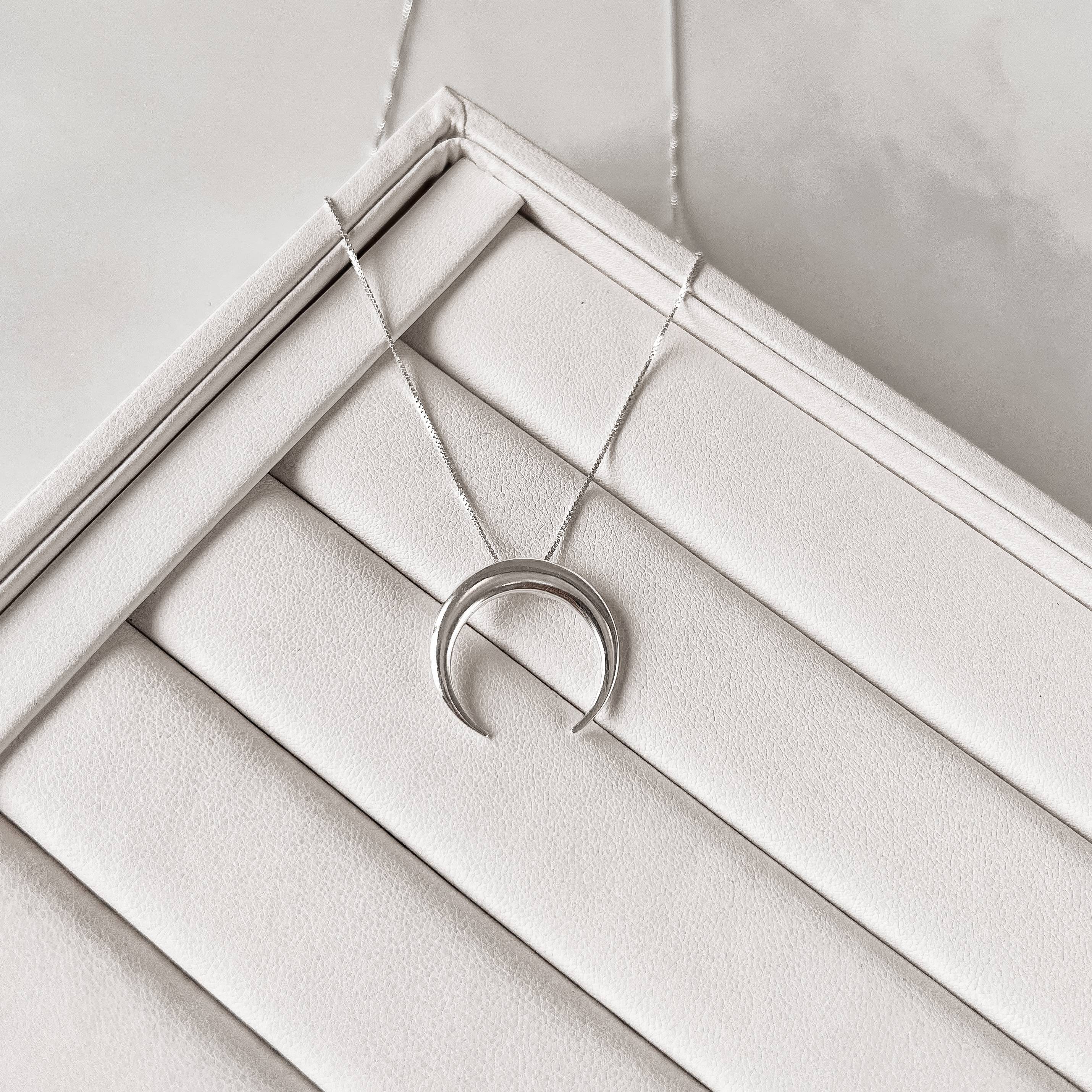 Imagem Colar lua invertida pesada 24mm 45cm