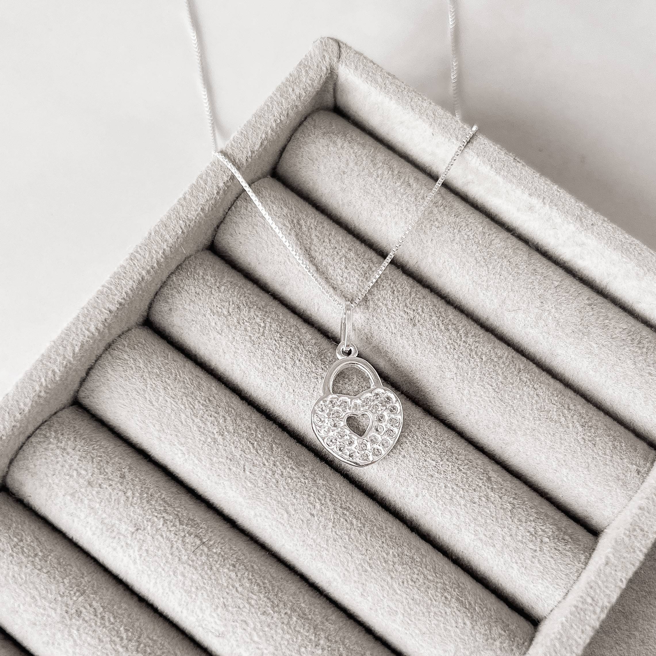 Imagem Secundária Colar pingente cadeado coração cravejado 16mm 45cm