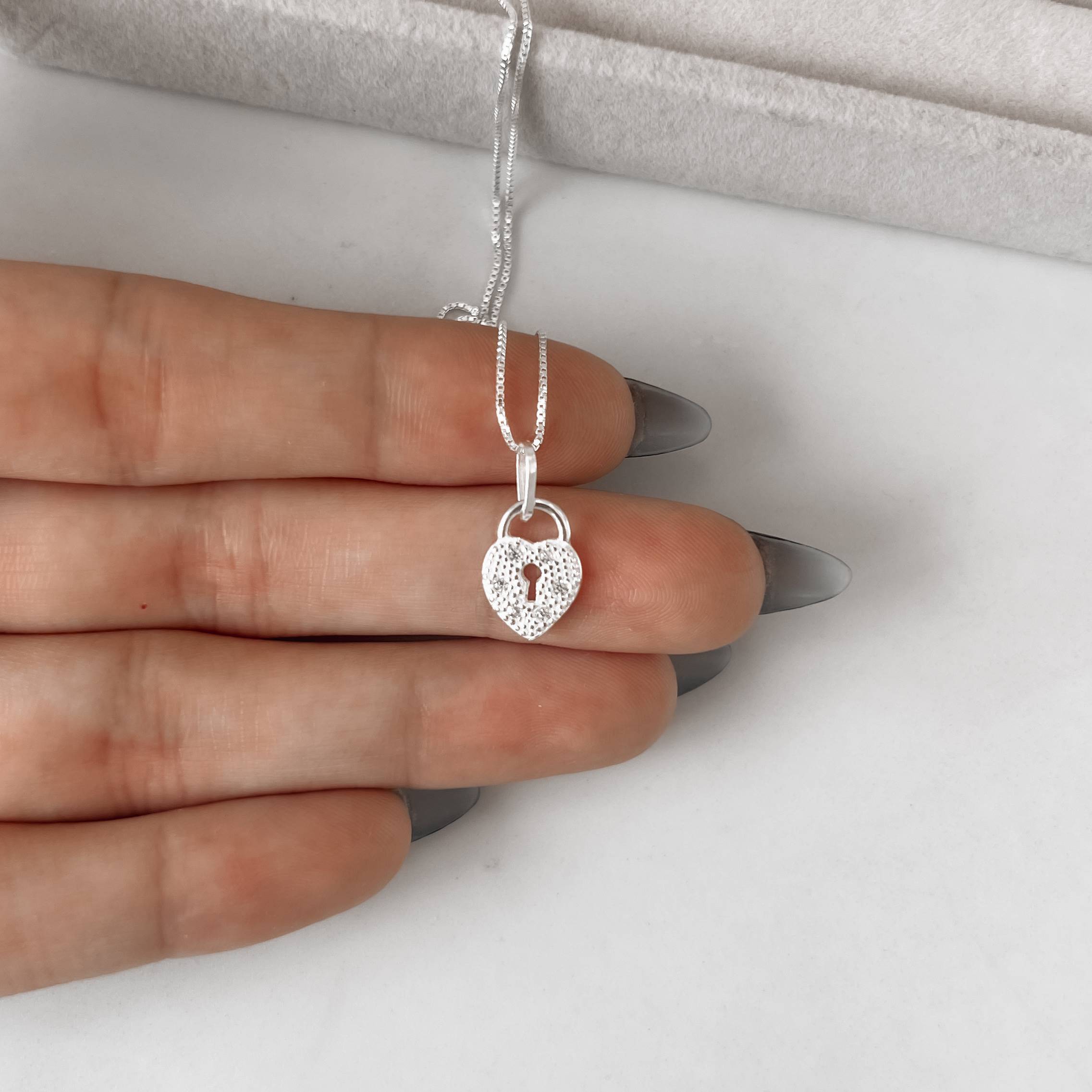 Imagem Secundária Colar pingente cadeado coração cravejado 13mm 45cm