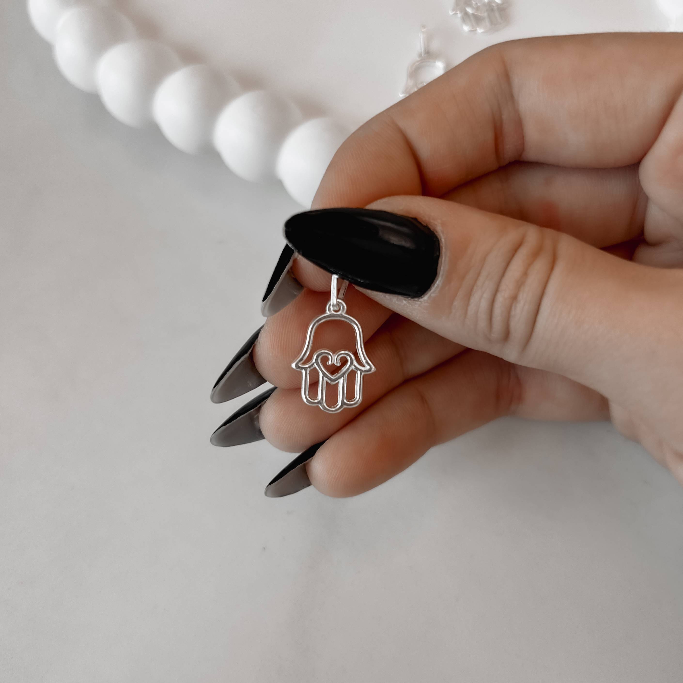 Imagem Secundária Pingente mão detalhe coração 12mm