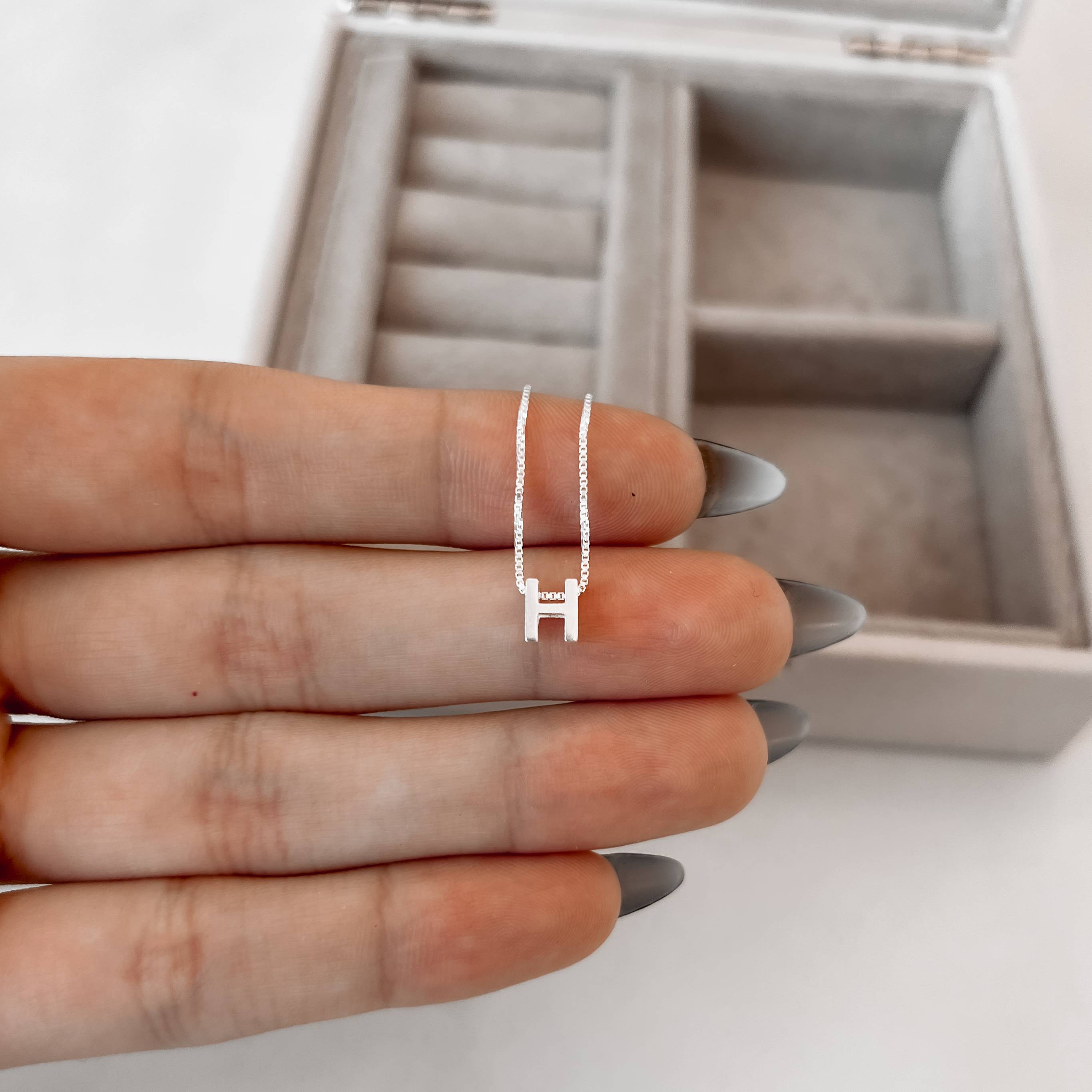 Imagem Secundária Colar letra H 6mm 45cm