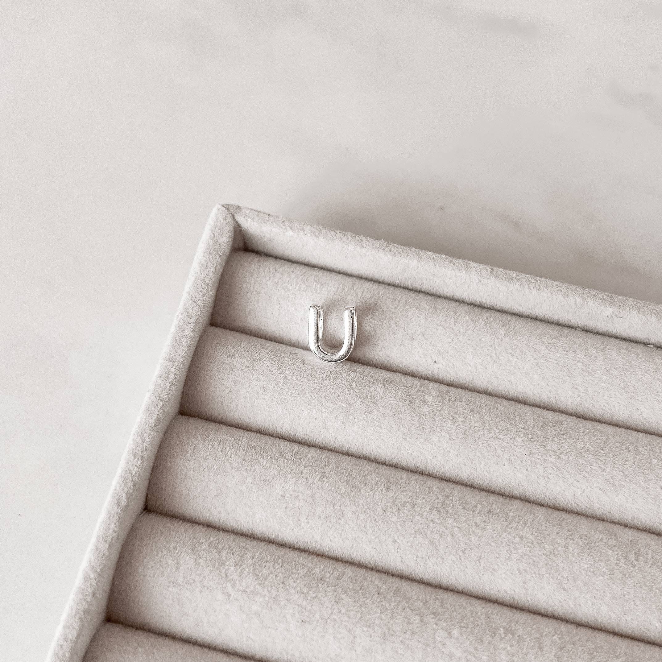 Berloque separador letra U 10mm