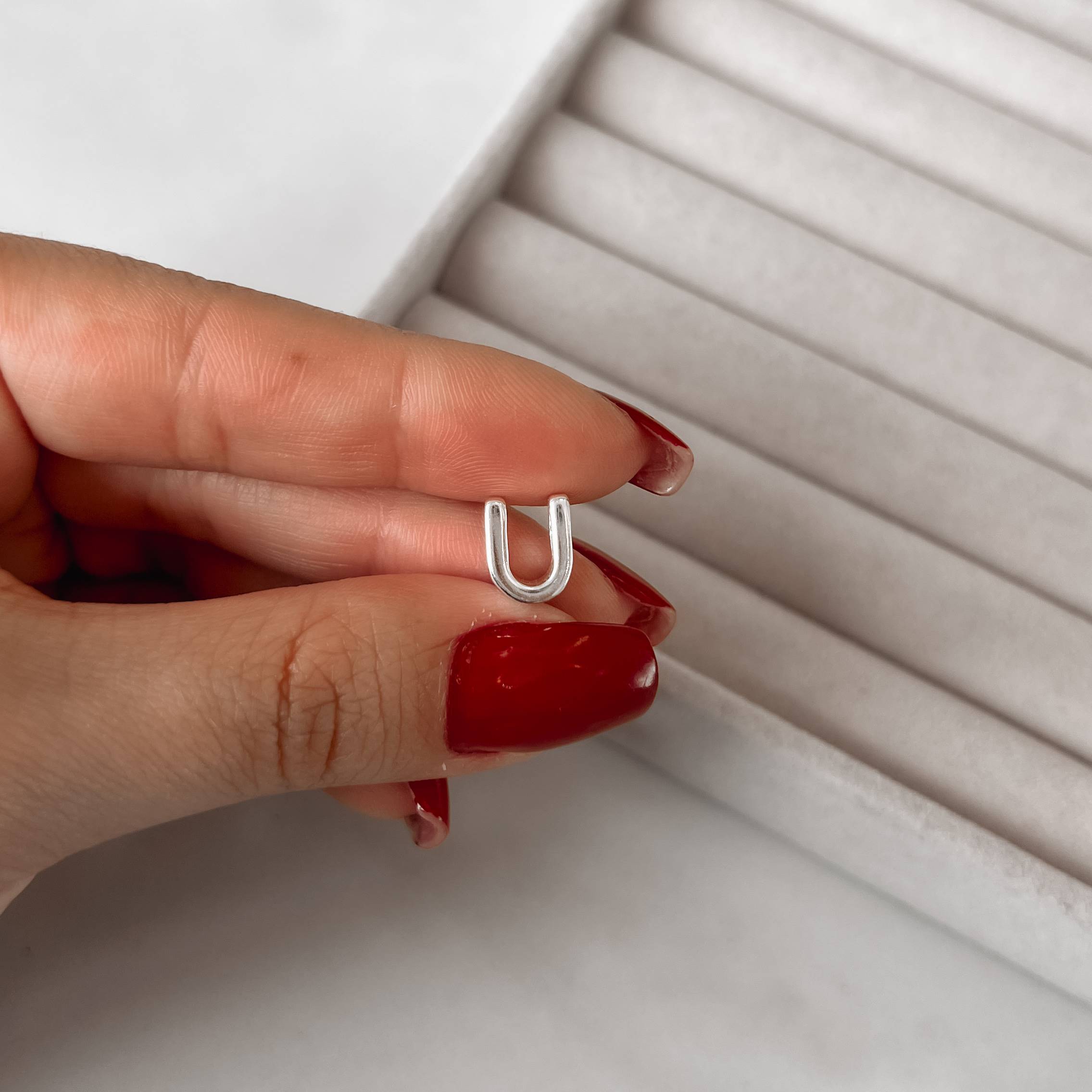 Imagem Secundária Berloque separador letra U 10mm