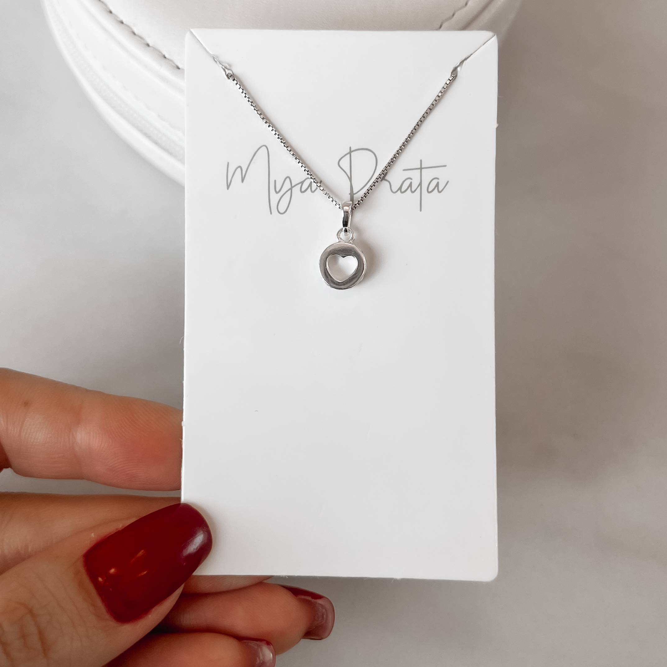 Imagem Colar pingente medalha coração vazado detalhe cravejado 8mm 40cm