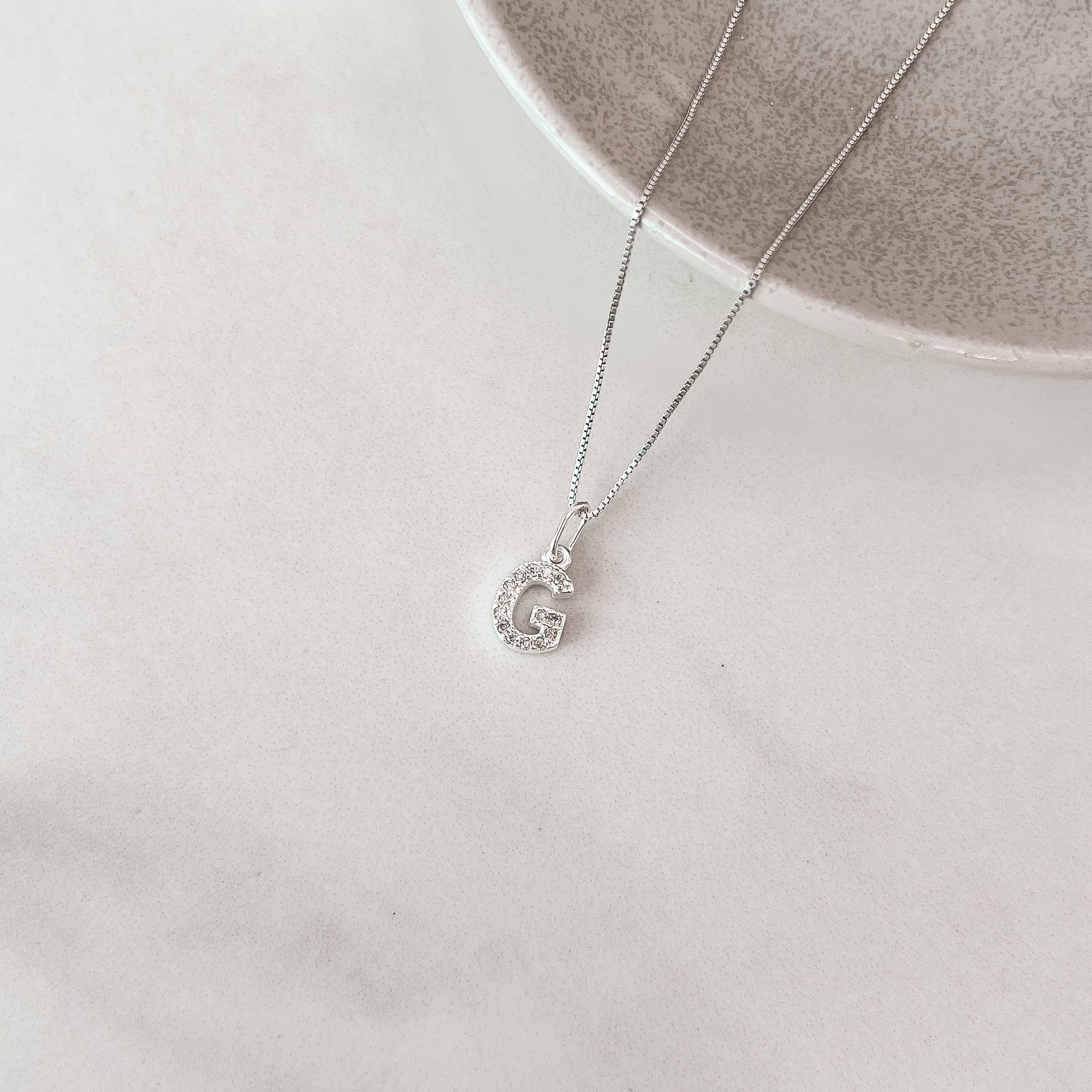 Imagem Colar pingente letra G cravejada 10mm 45cm