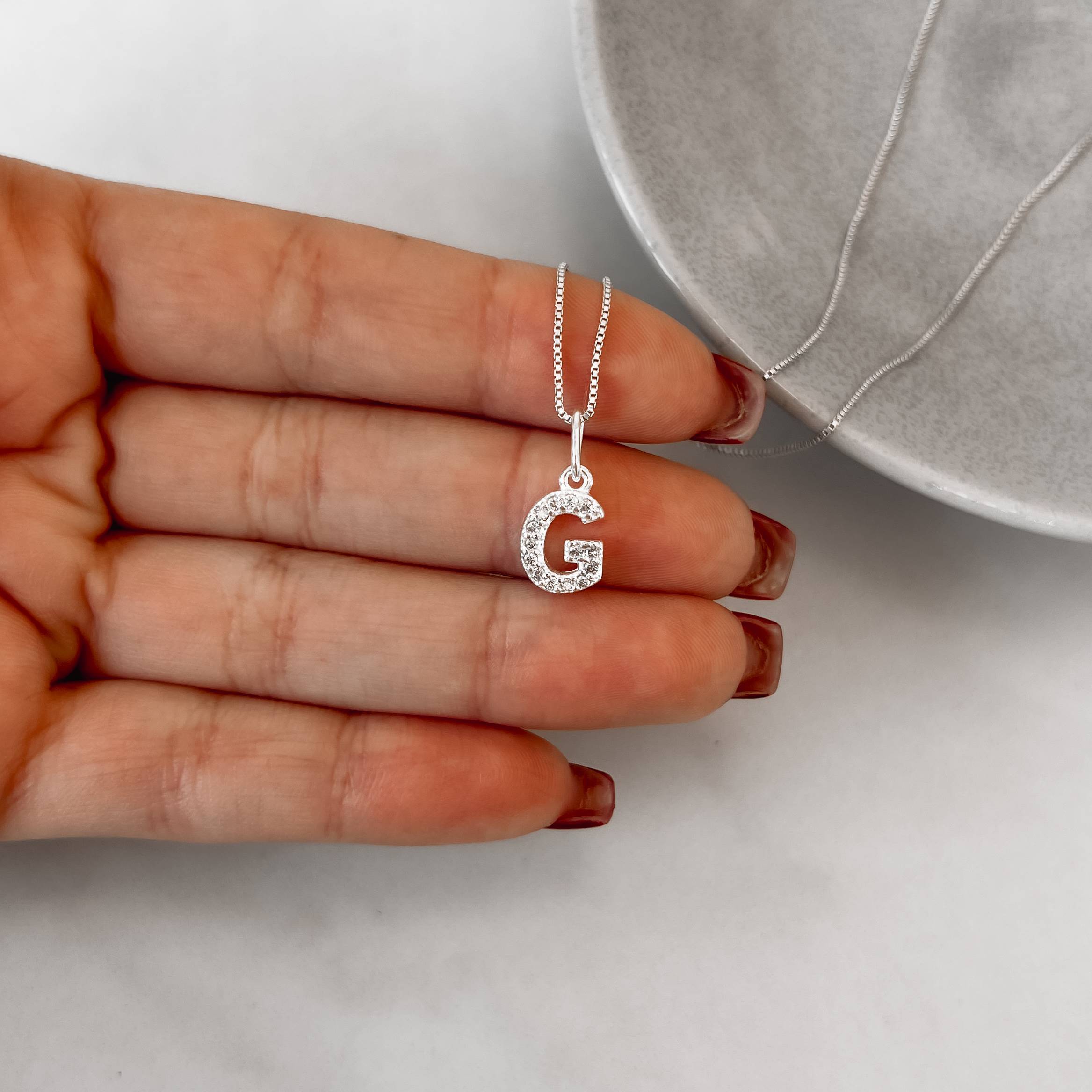 Imagem Secundária Colar pingente letra G cravejada 10mm 45cm