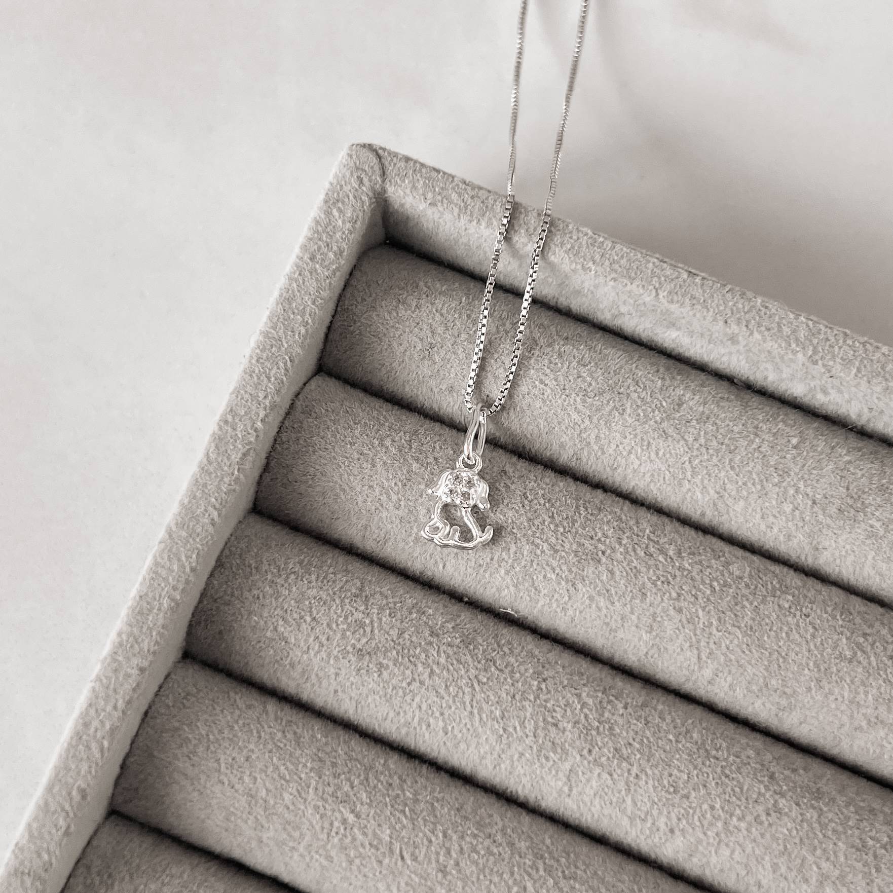 Imagem Secundária Colar pingente cachorro vazado com zircônias 7mm 40cm