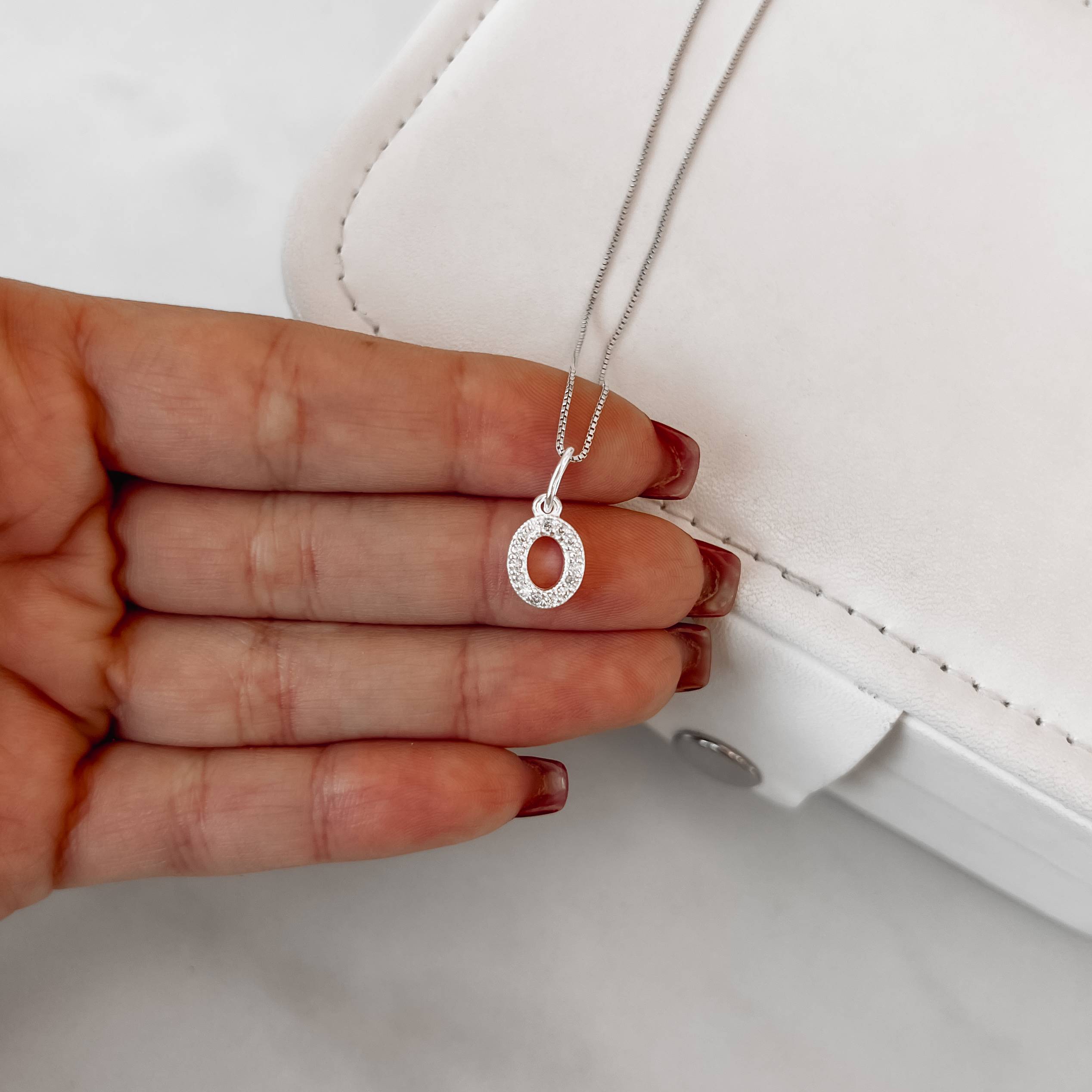 Imagem Secundária Colar pingente letra O cravejada 10mm 45cm