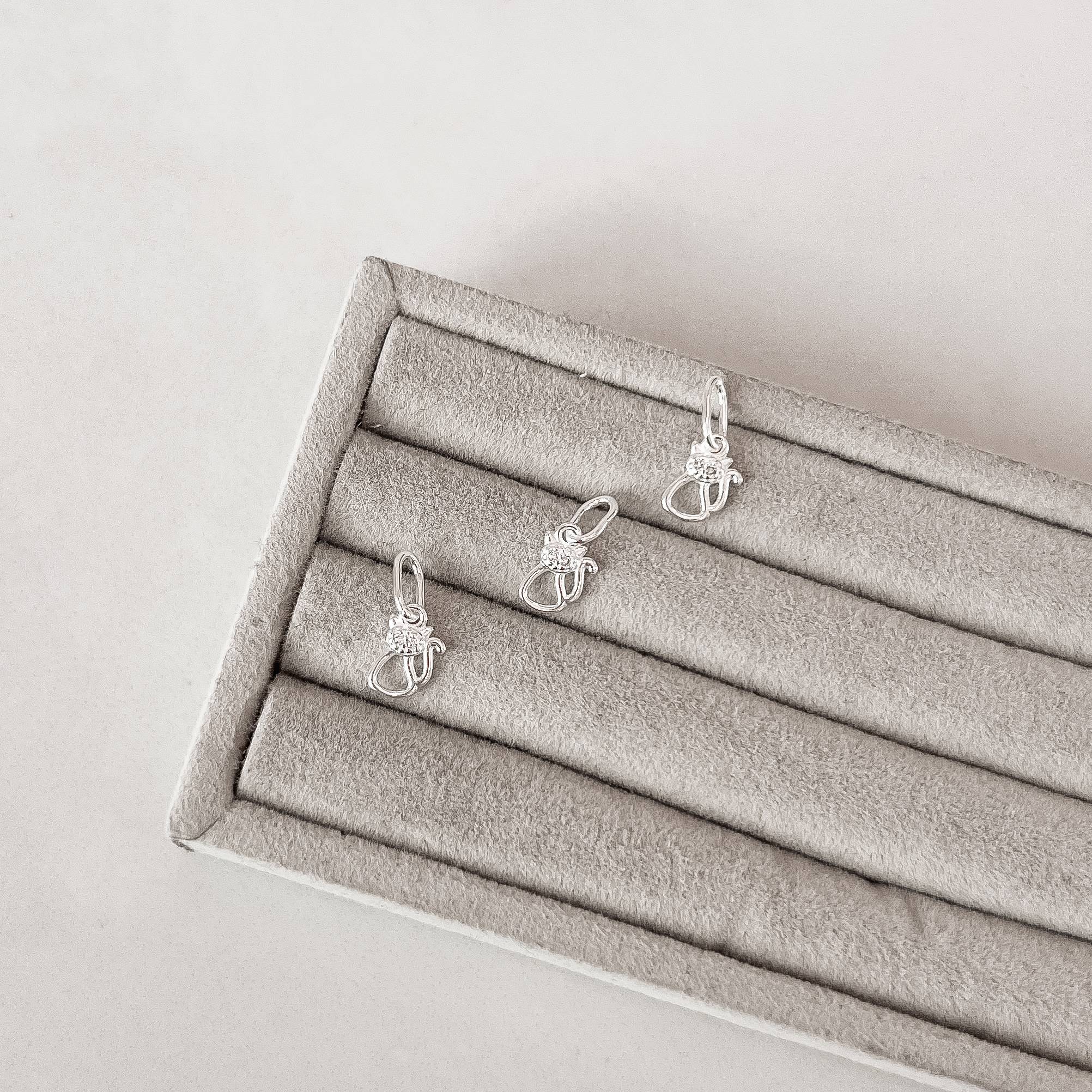 Imagem Secundária Pingente gato vazado com zircônias 7mm