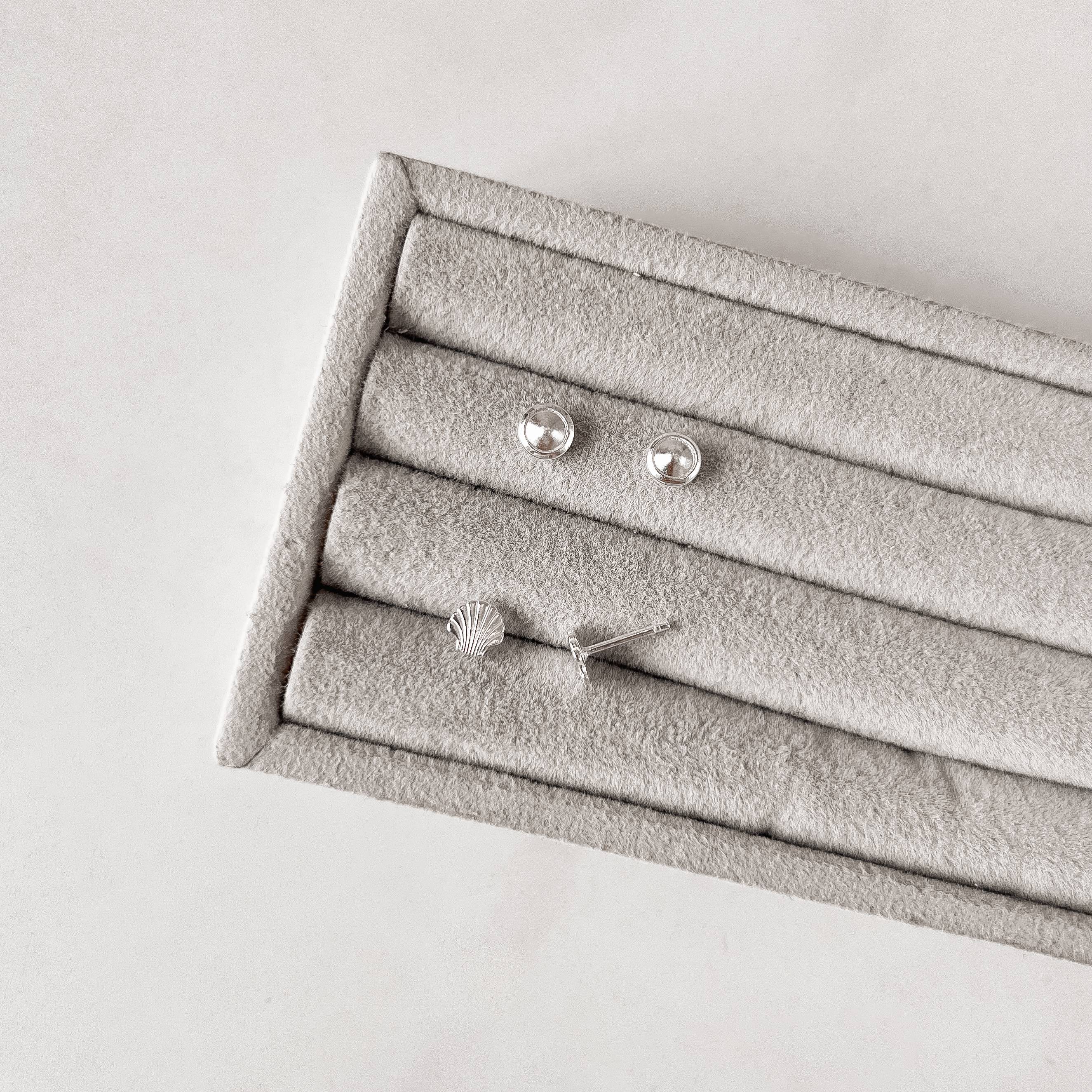 Brinco infantil concha desenhada 5mm tarraxa baby