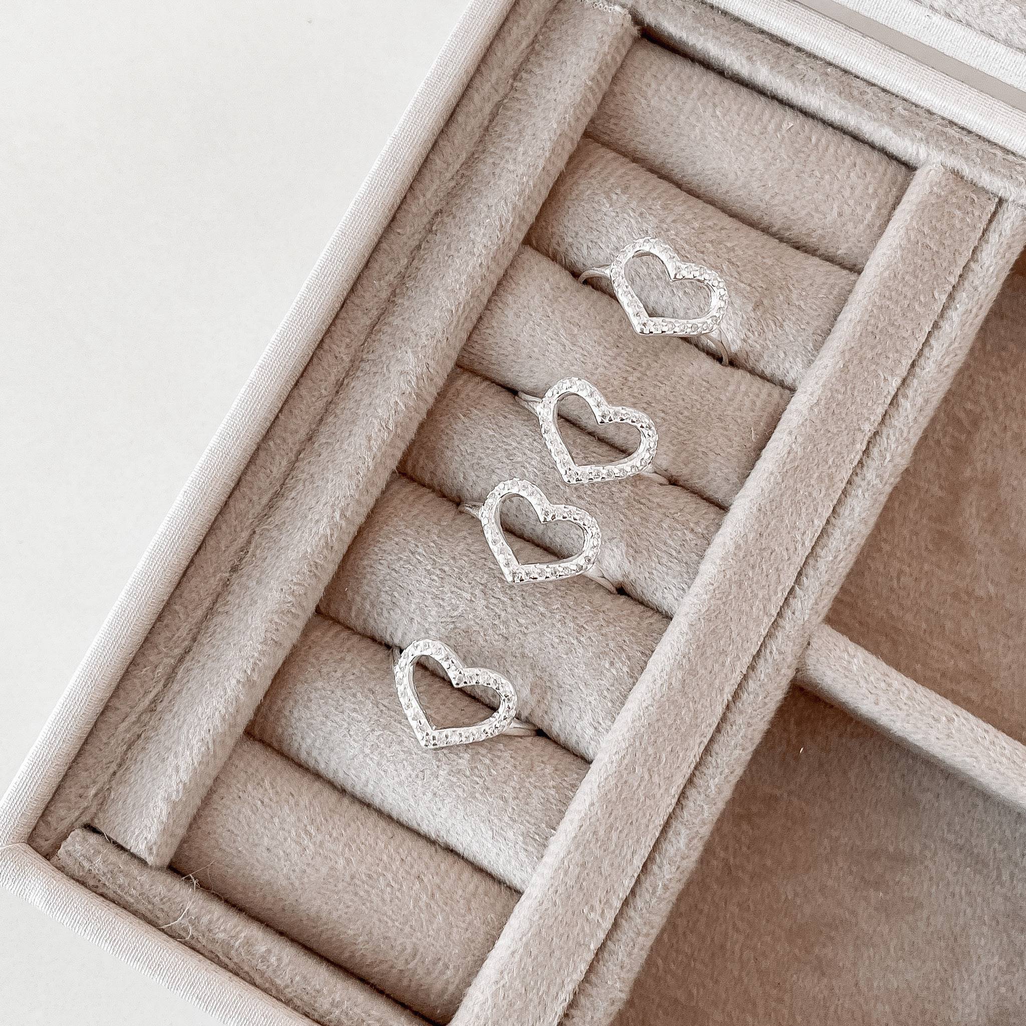 Imagem Secundária Anel coração vazado cravejado 13mm