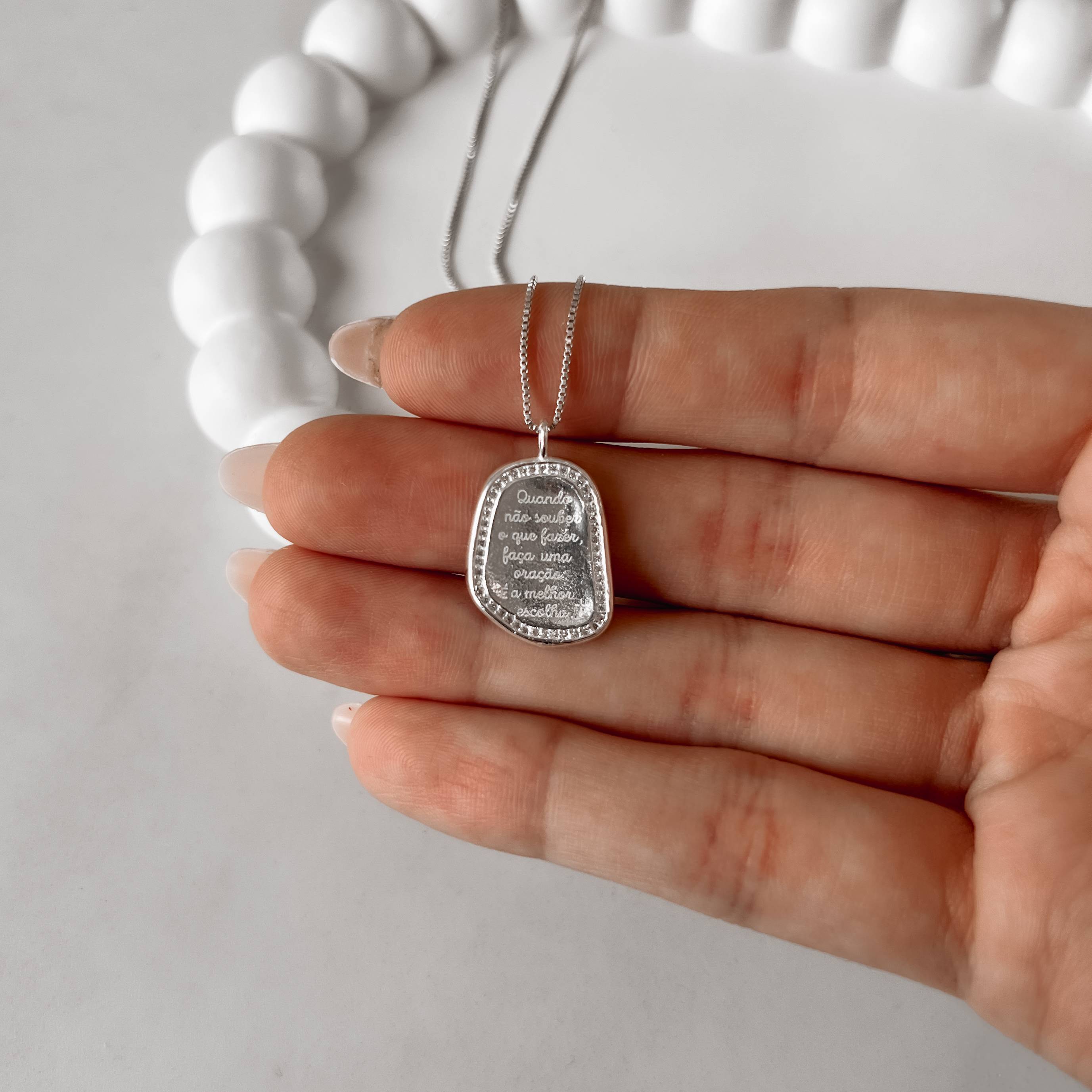 Imagem Secundária Colar medalha quando não souber o que fazer, faça uma oração. É a melhor escolha 19mm borda cravejada 45cm