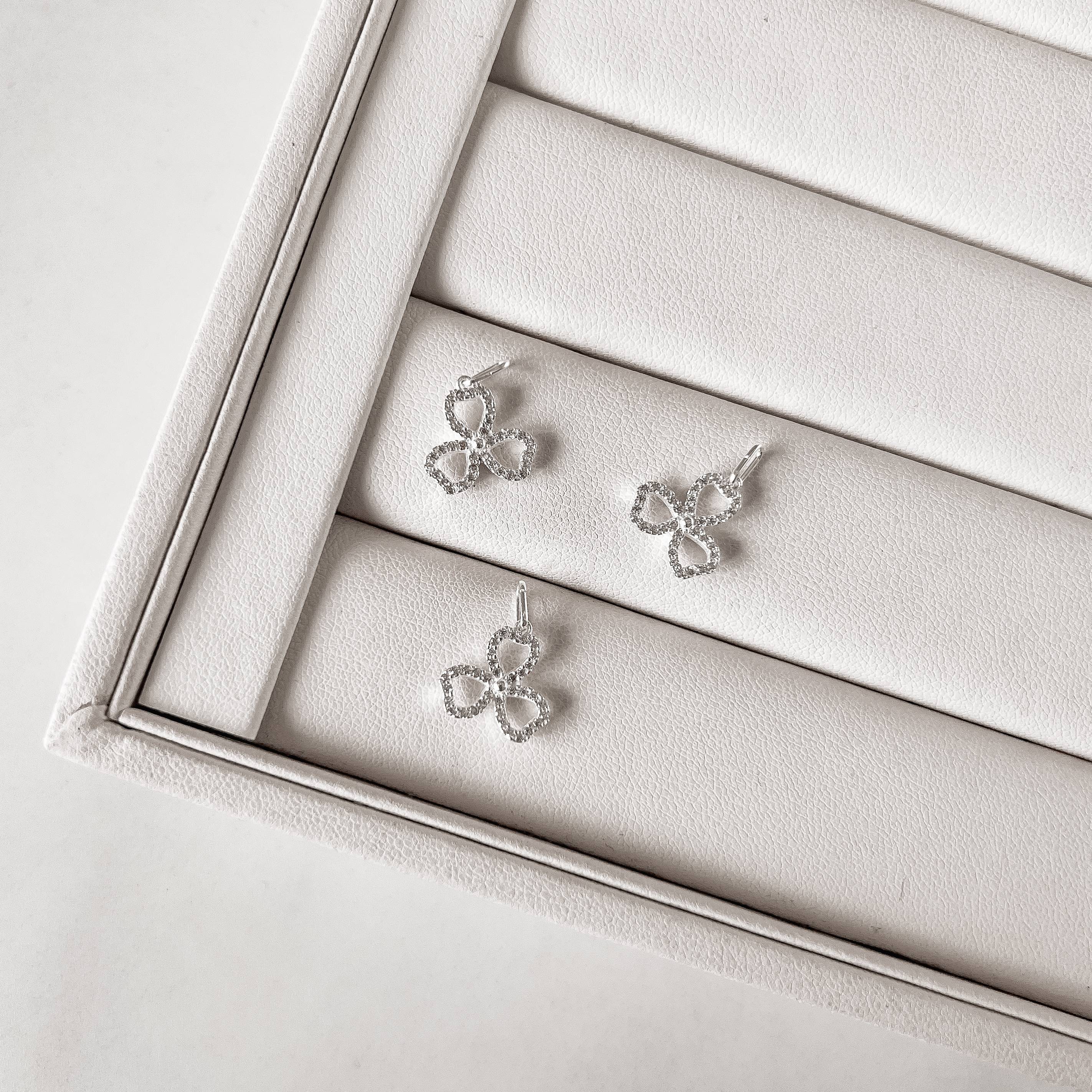 Imagem Secundária Pingente trevo vazado cravejado 12mm