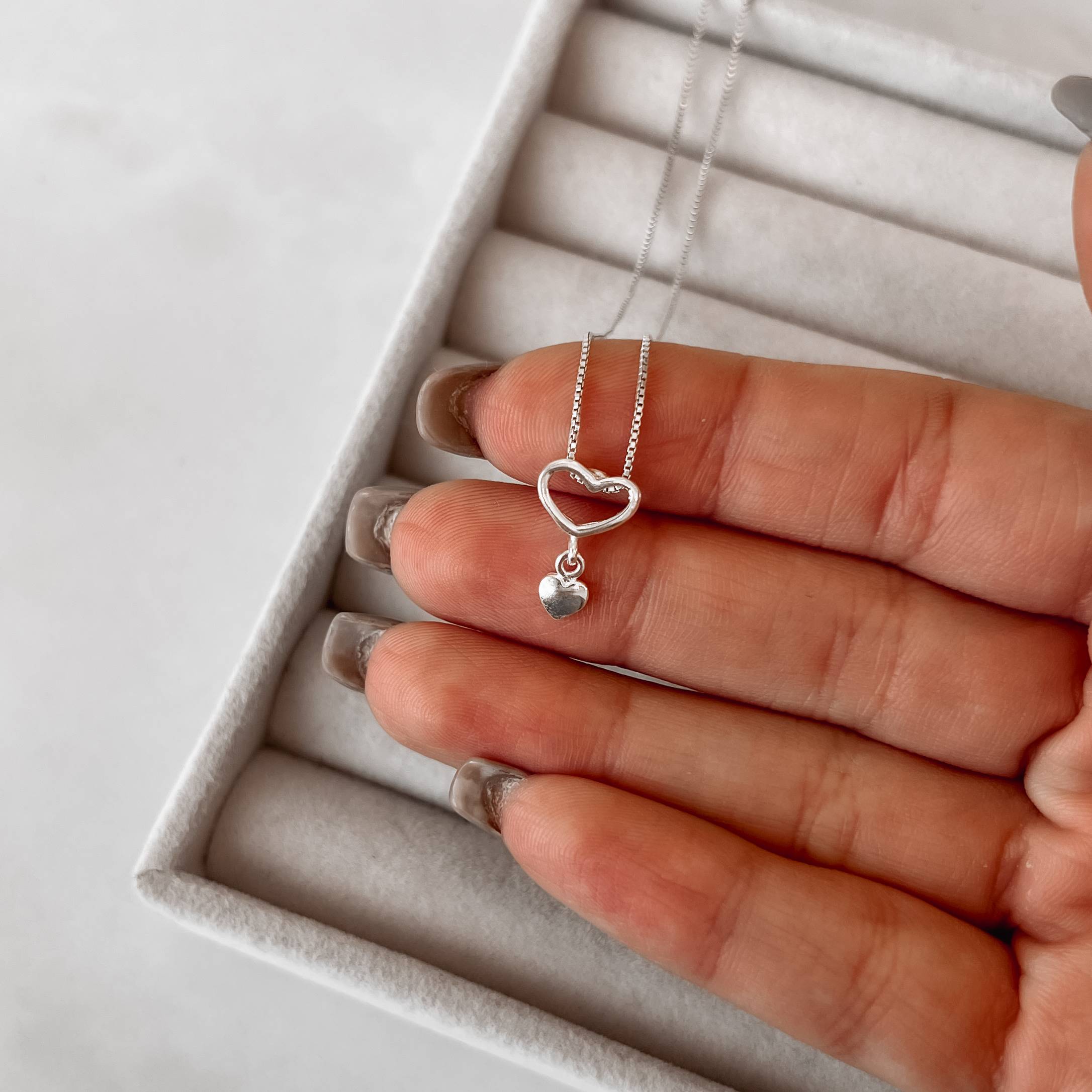 Imagem Secundária Colar coração vazado 9mm com pingente coração 45cm