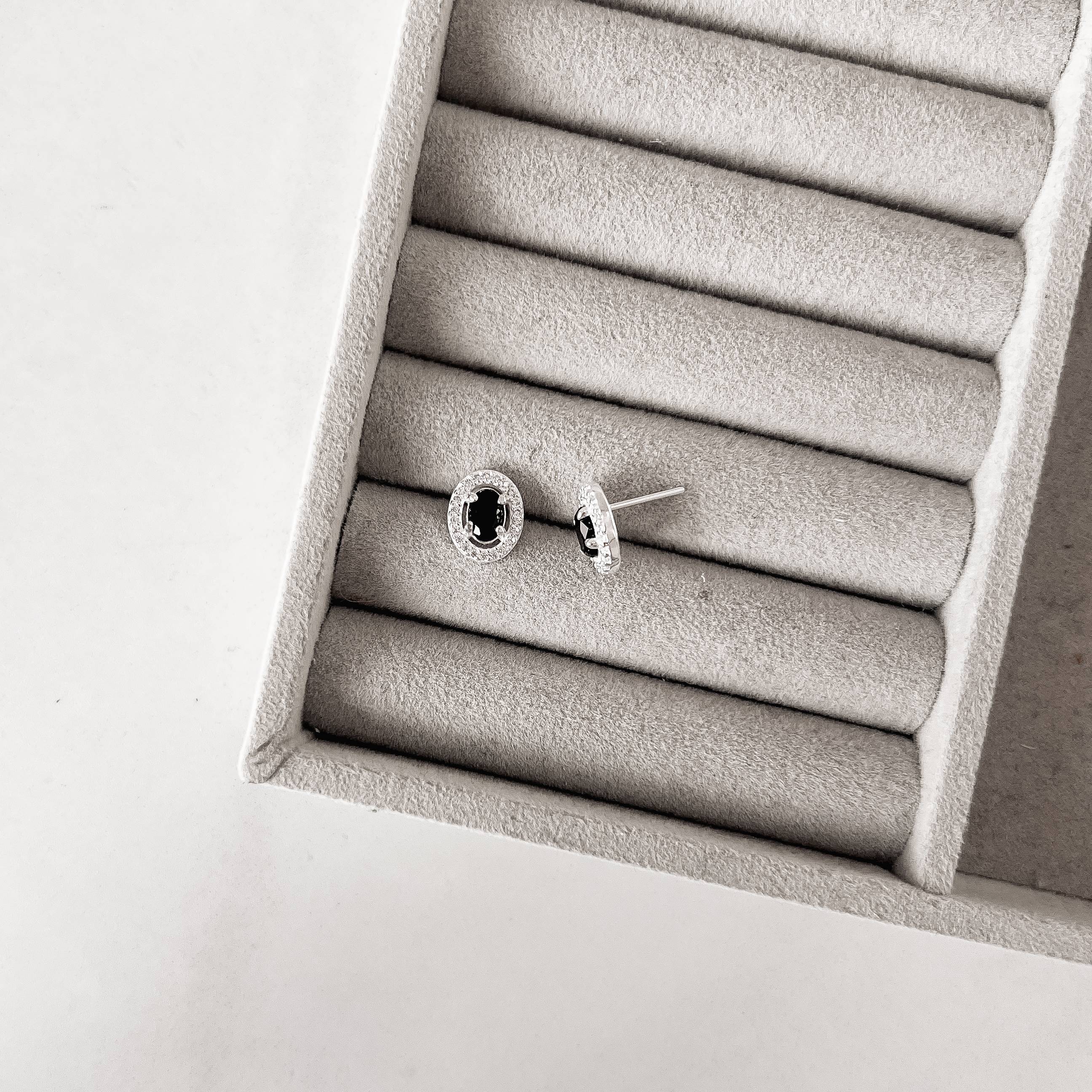 Brinco zircônia oval ônix com cravejado 11mm