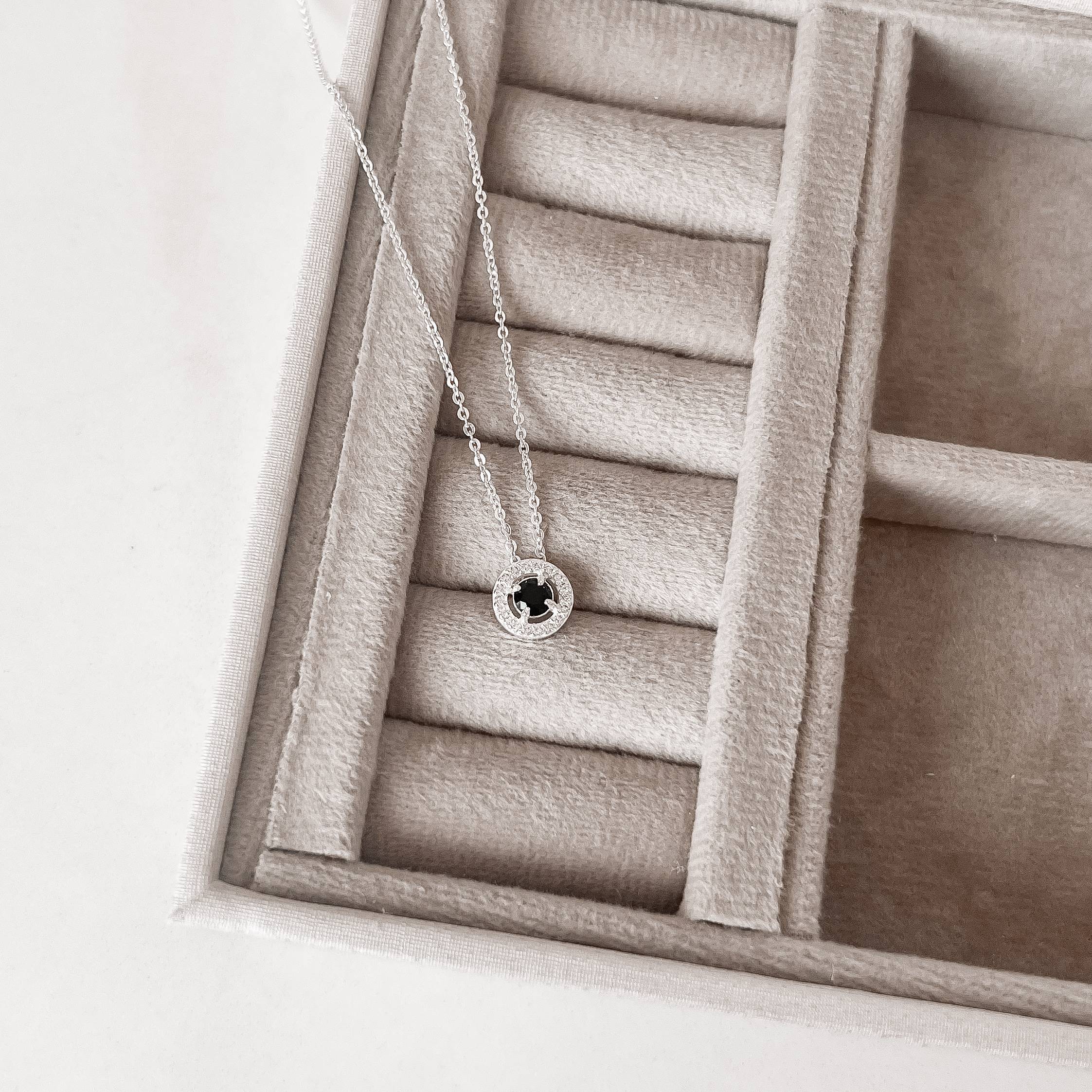 Imagem Colar zircônia redonda ônix com cravejado 9mm corrente cadeadinho 45cm