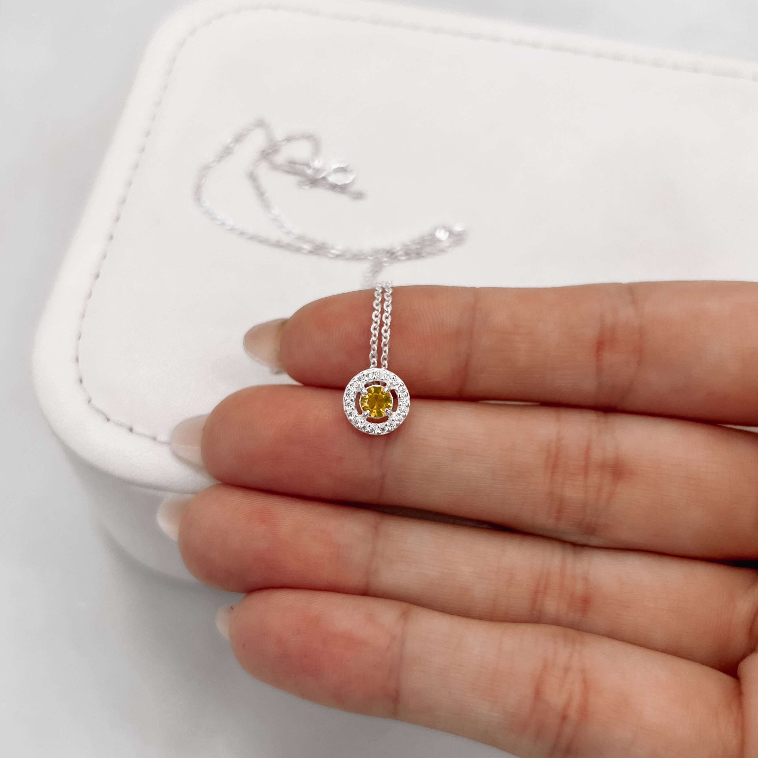 Imagem Secundária Colar zircônia redonda amarela com cravejado 9mm corrente cadeadinho 45cm