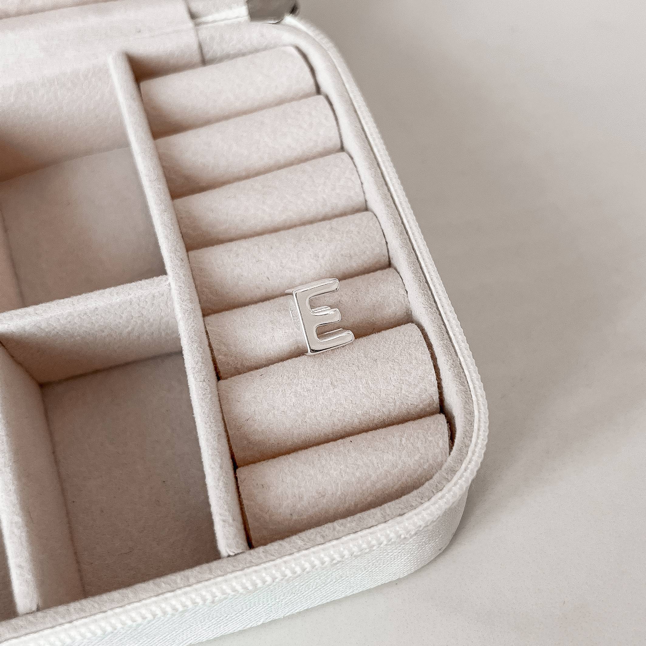 Imagem Secundária Berloque separador letra E 10mm