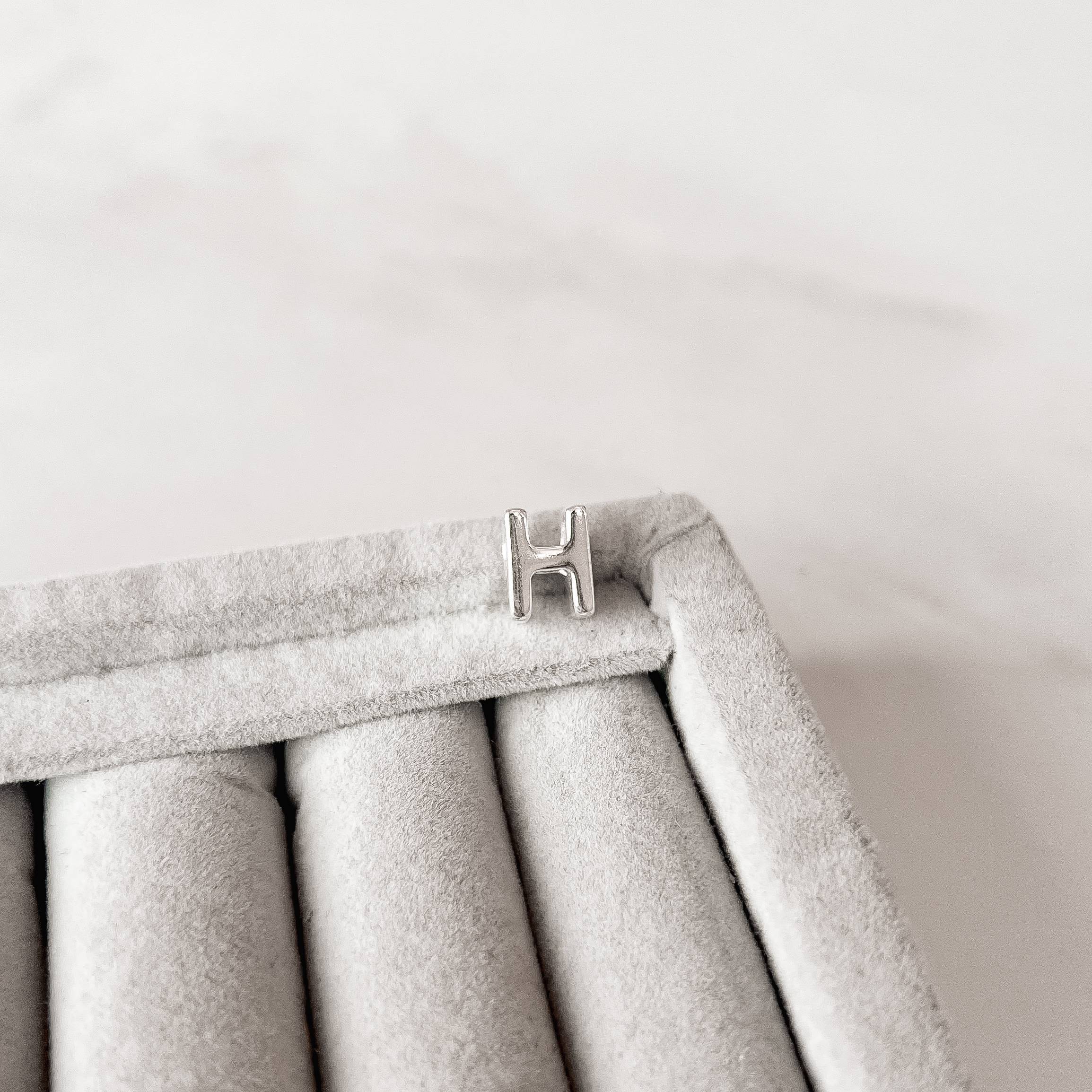 Imagem Secundária Berloque separador letra H 10mm