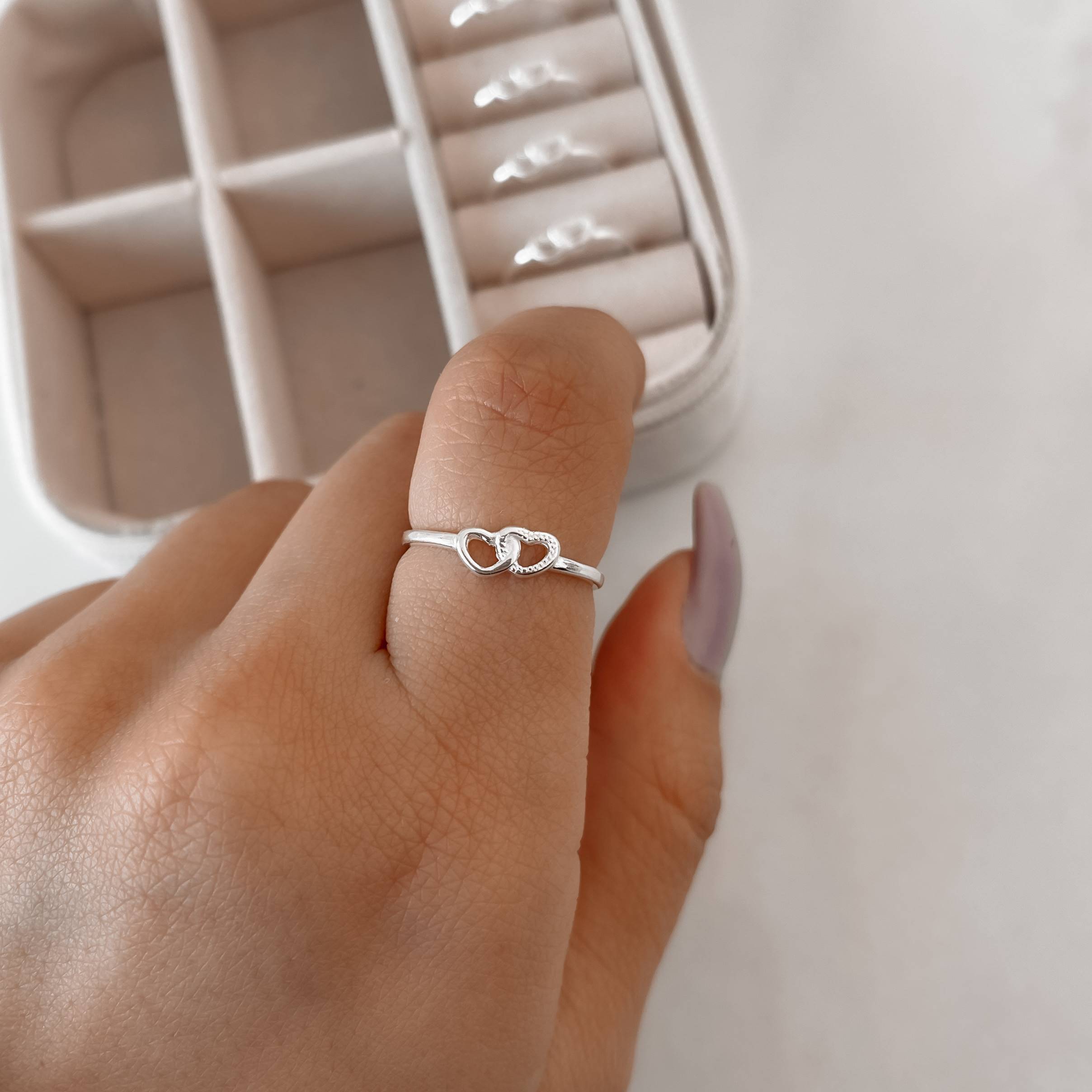 Anel corações vazados detalhe desenhado